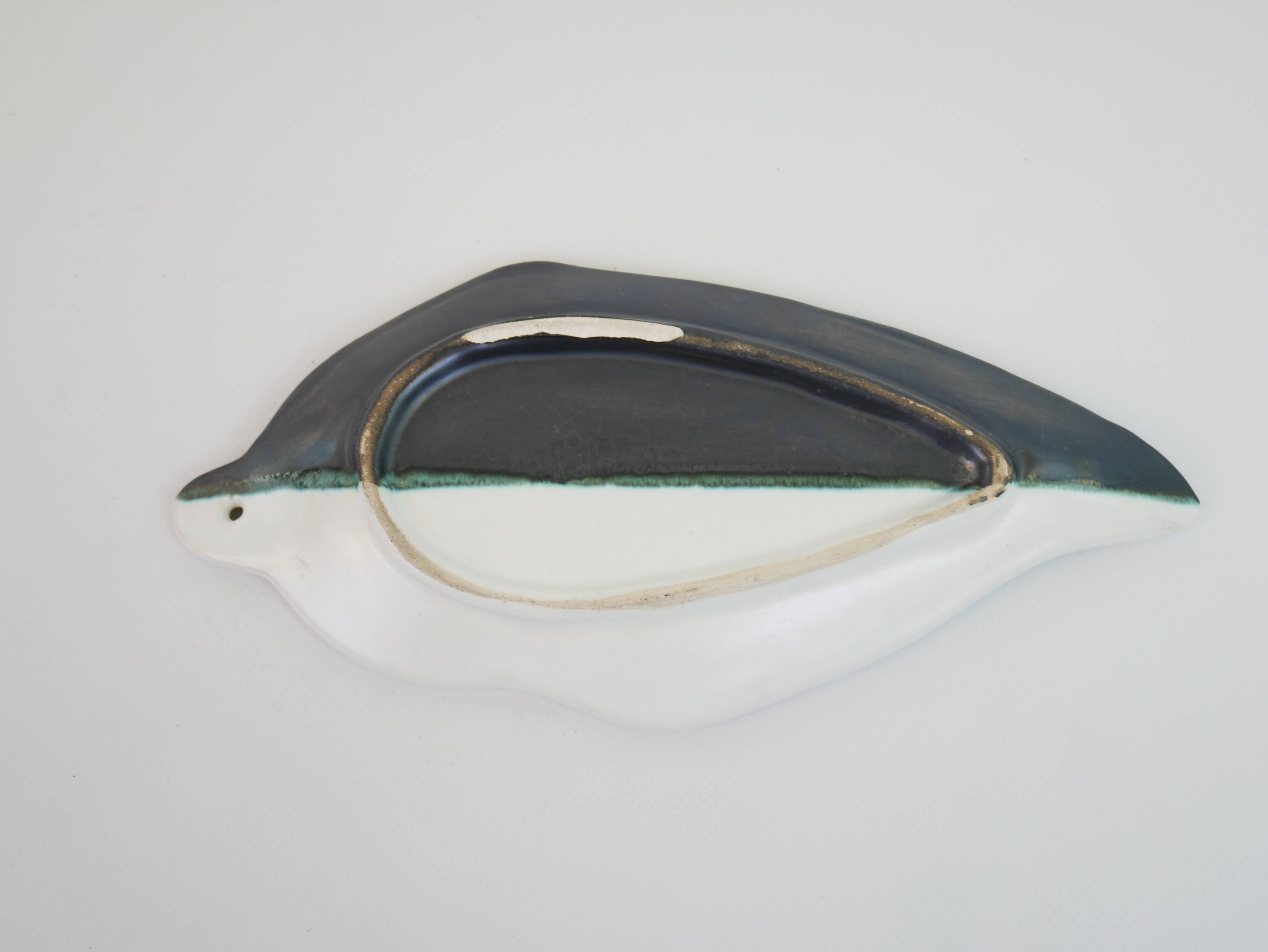 Leaf-shaped pocket emptier, two-tone ceramic by Cerenne Vallauris