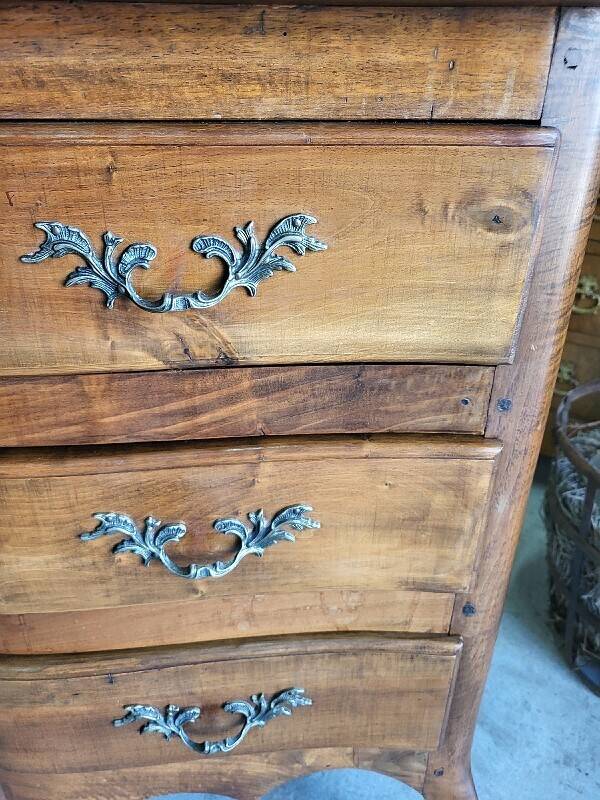 Louis XV walnut chest of drawers with 3 drawers from 1960