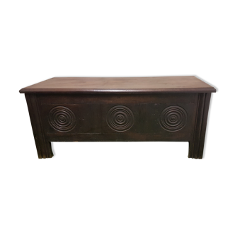 Chest bench