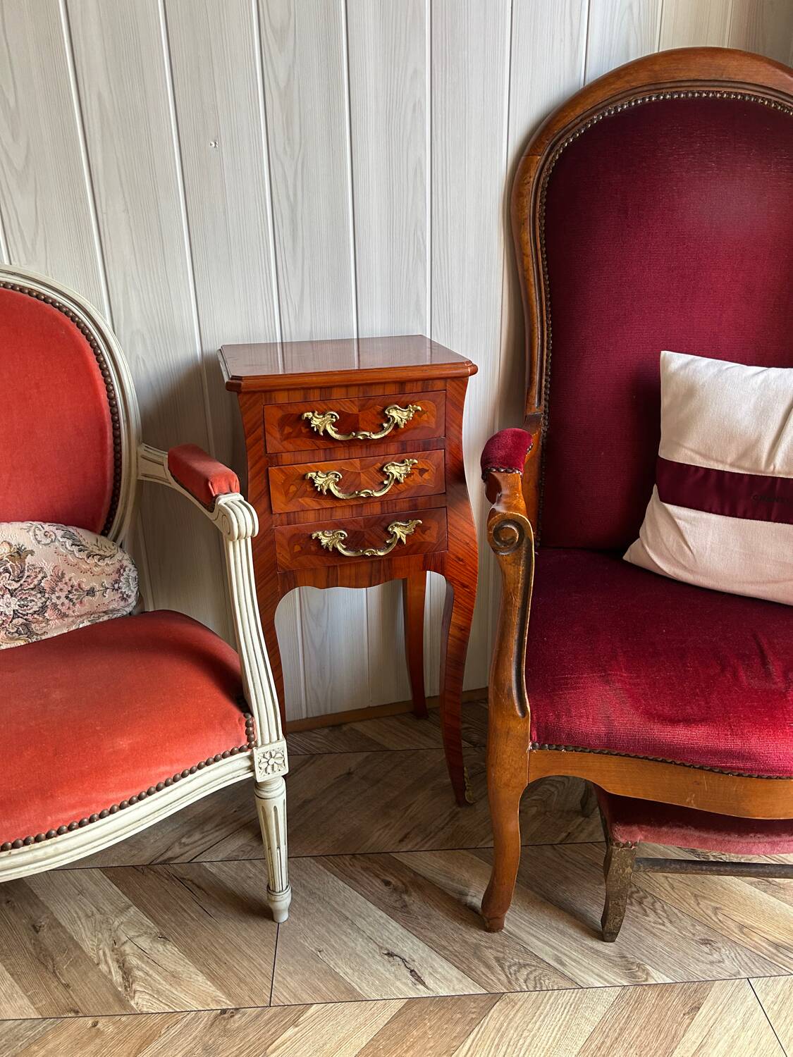 Small 19th-century chest of drawers