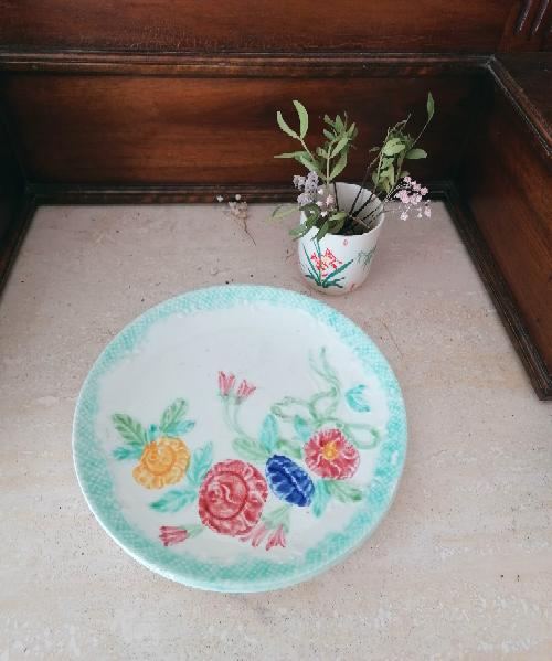 Rare pair of plates in salins flowery slurry