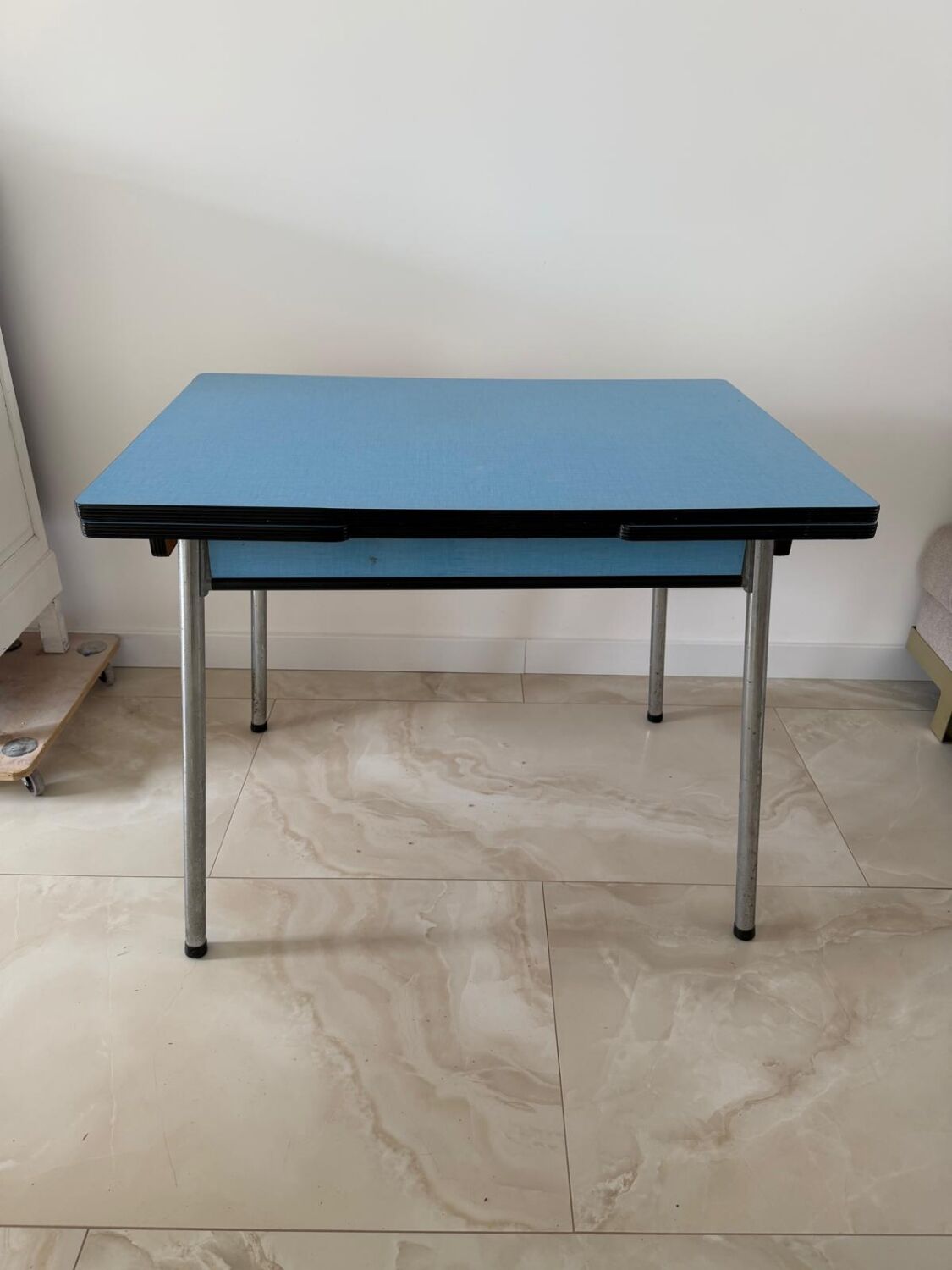 Table, chairs and stool in formica