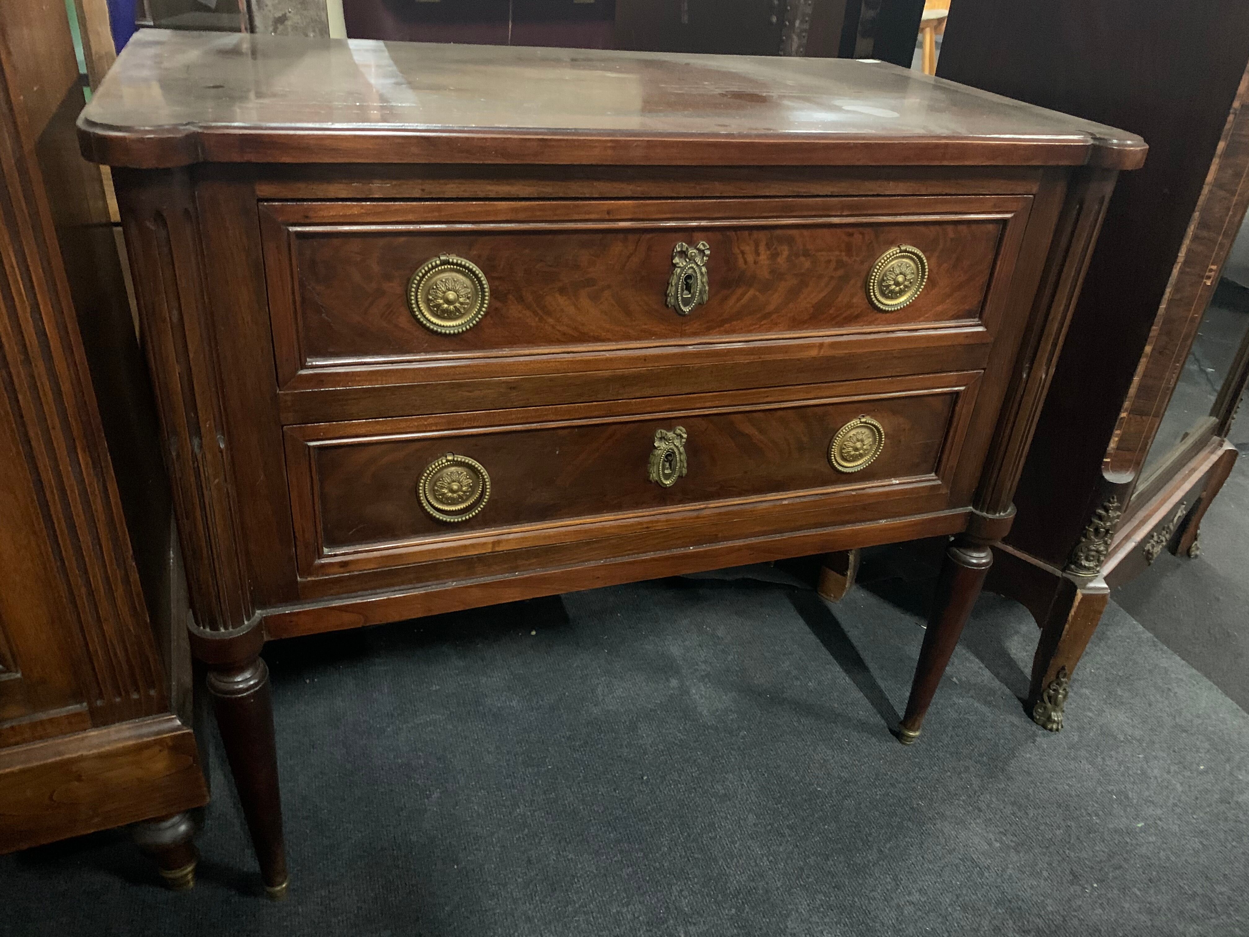 Louis XVI dresser