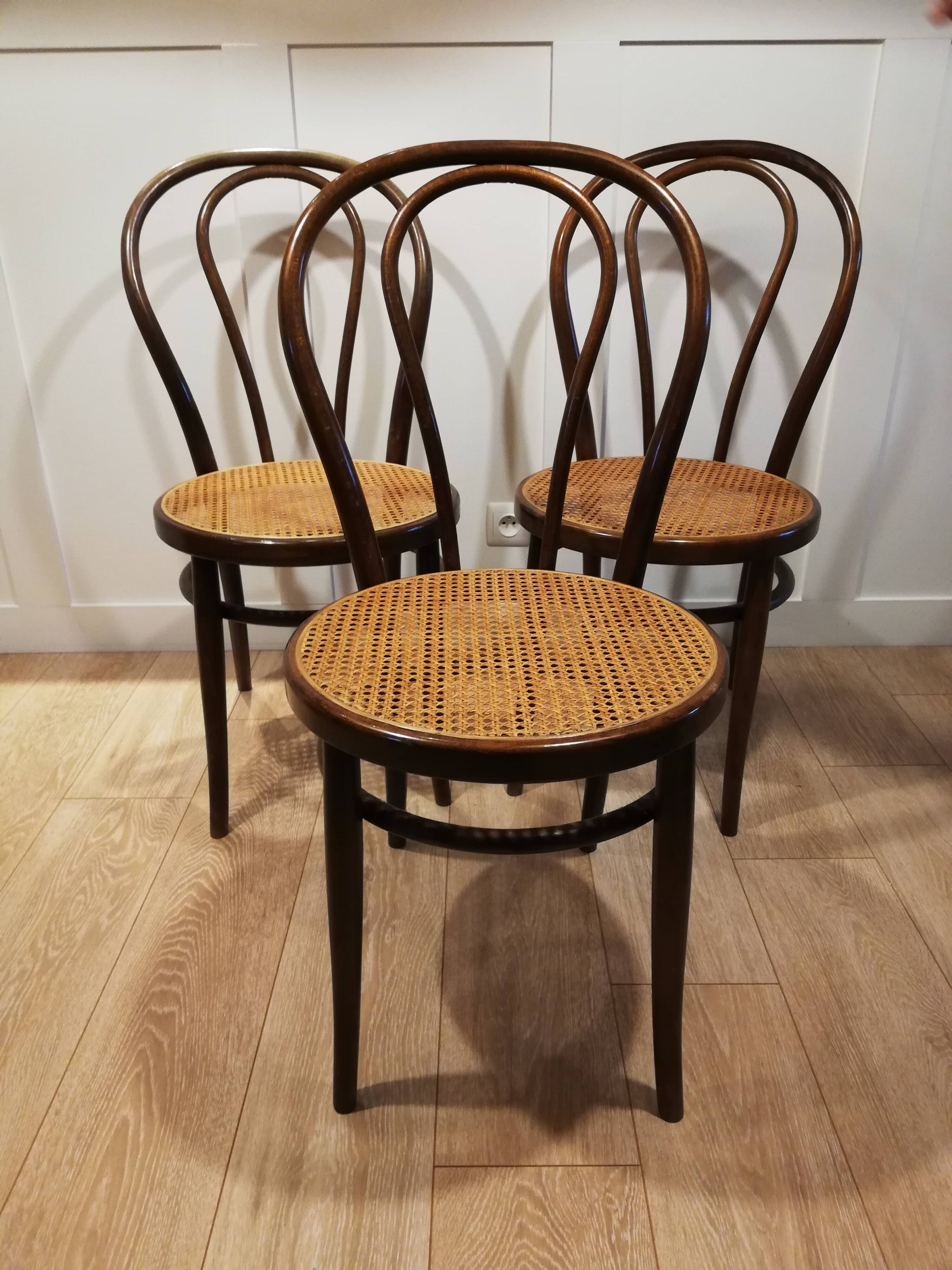 Lot de trois chaises bistrot
