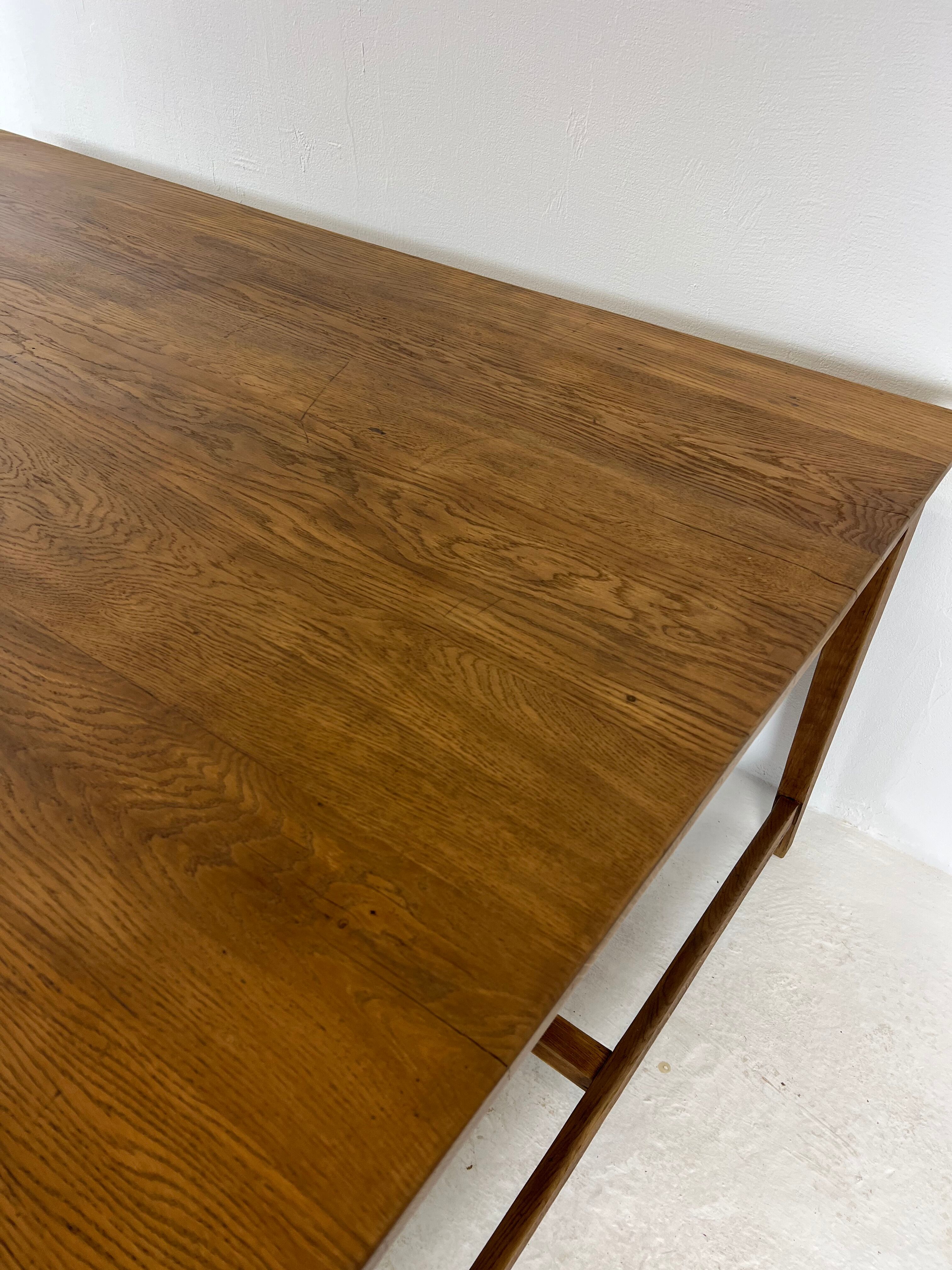 Two-sided oak work table, with 4 drawers