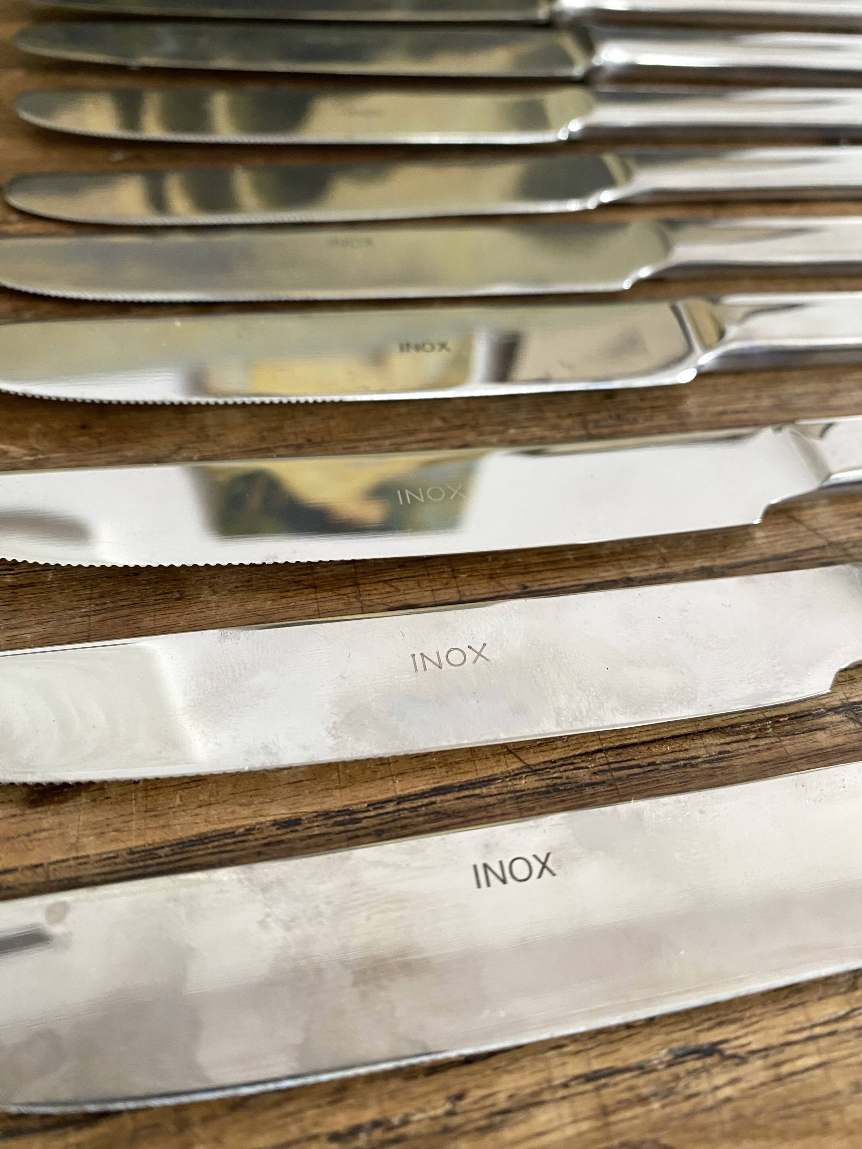 Couteaux vintage en inox dans boite