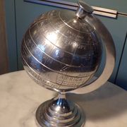 Globe terrestre en métal