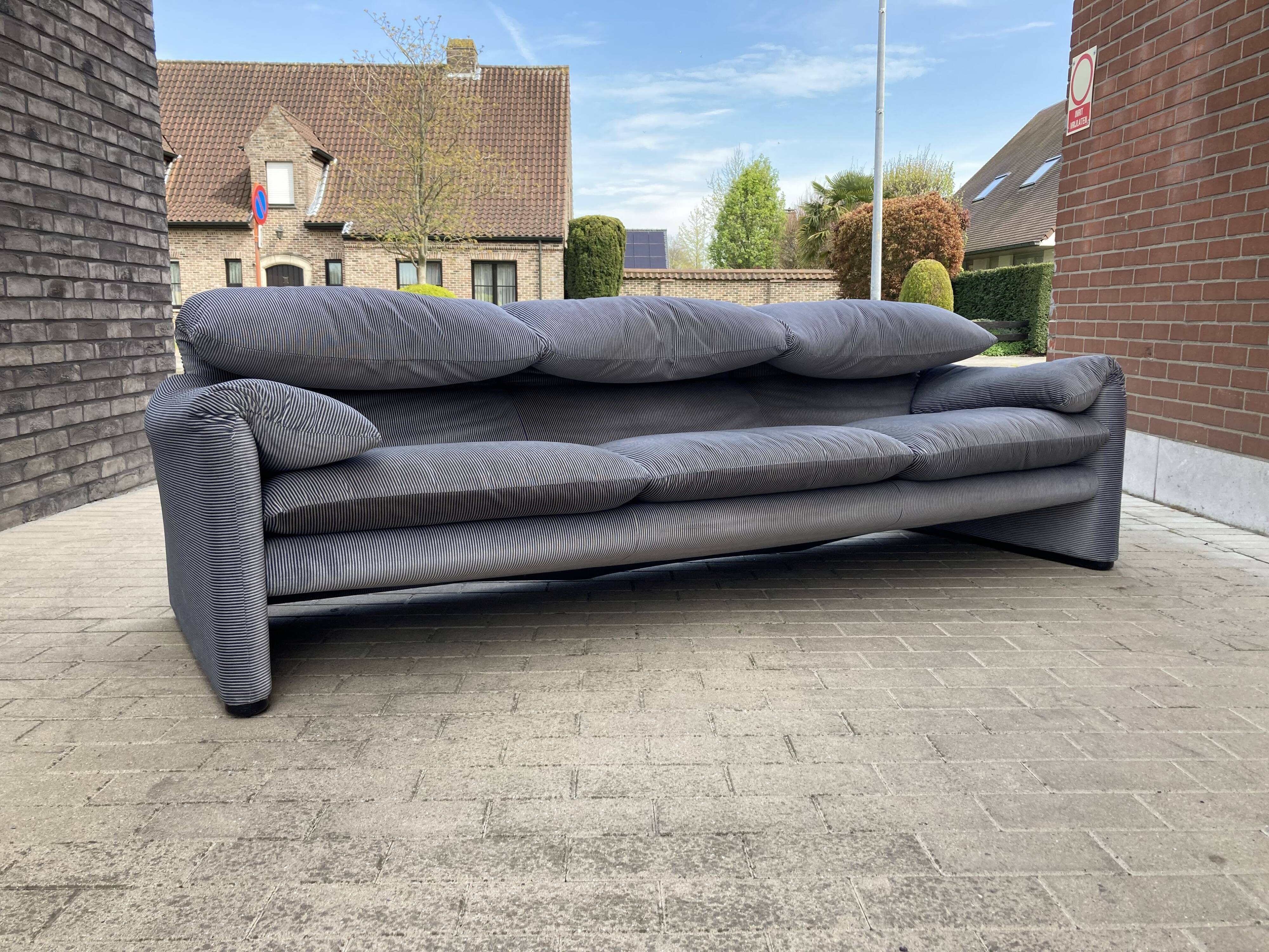 Set of 2 Maralunga sofas by Vico Magistretti for Cassina
