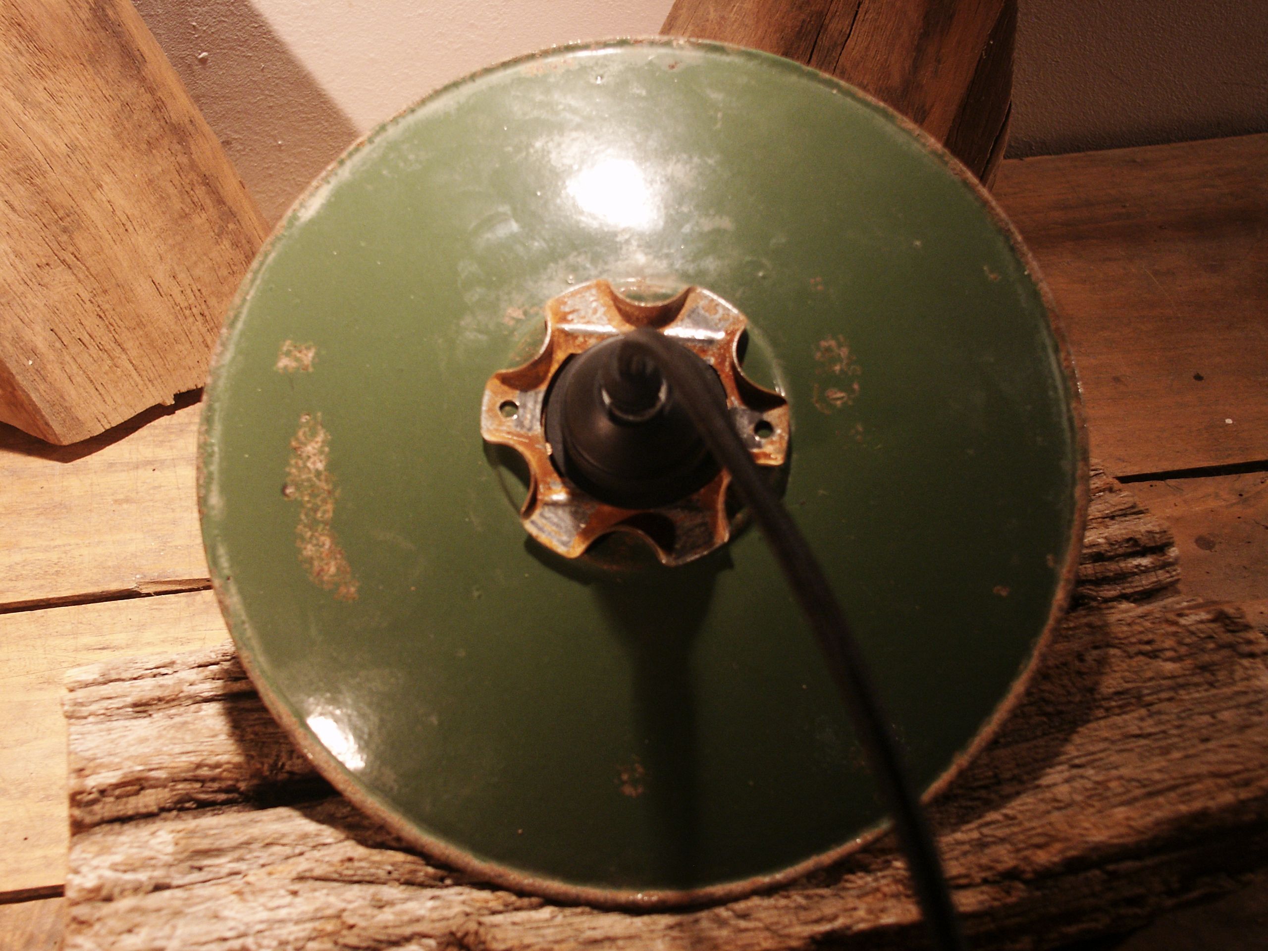 Suspension tôle émaillée verte