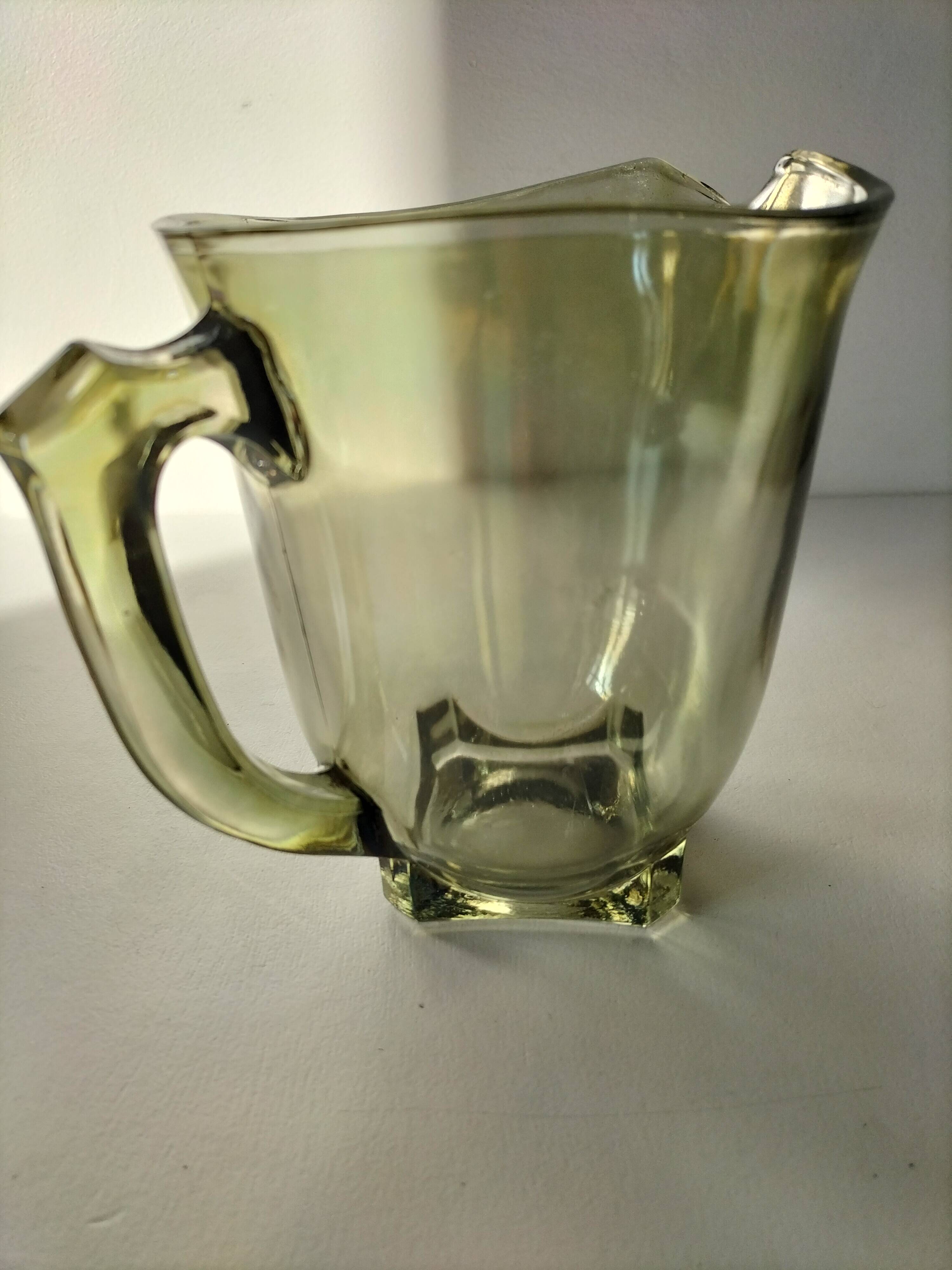 Pichet en verre fumé