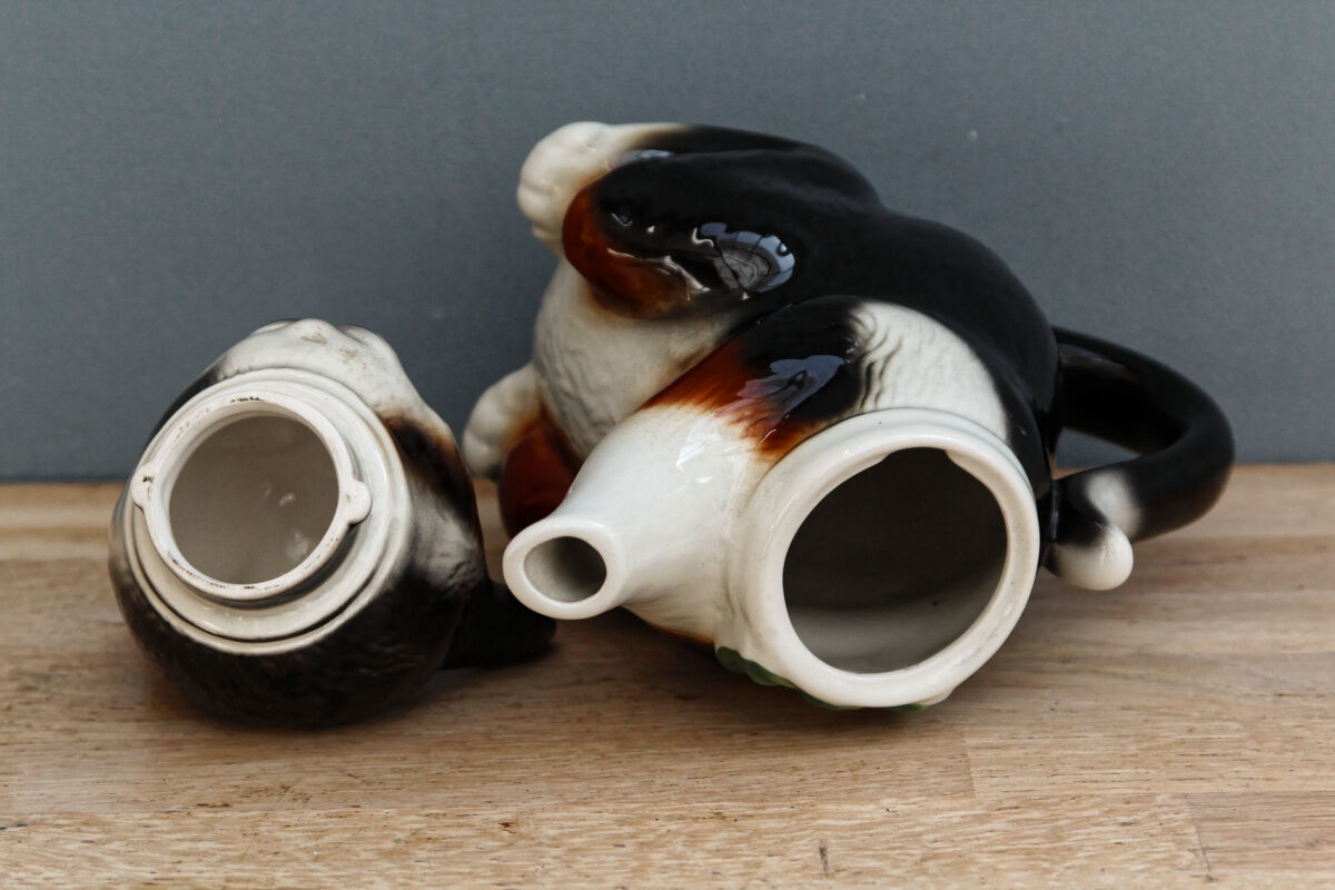 Tony wood english teapot, cat form