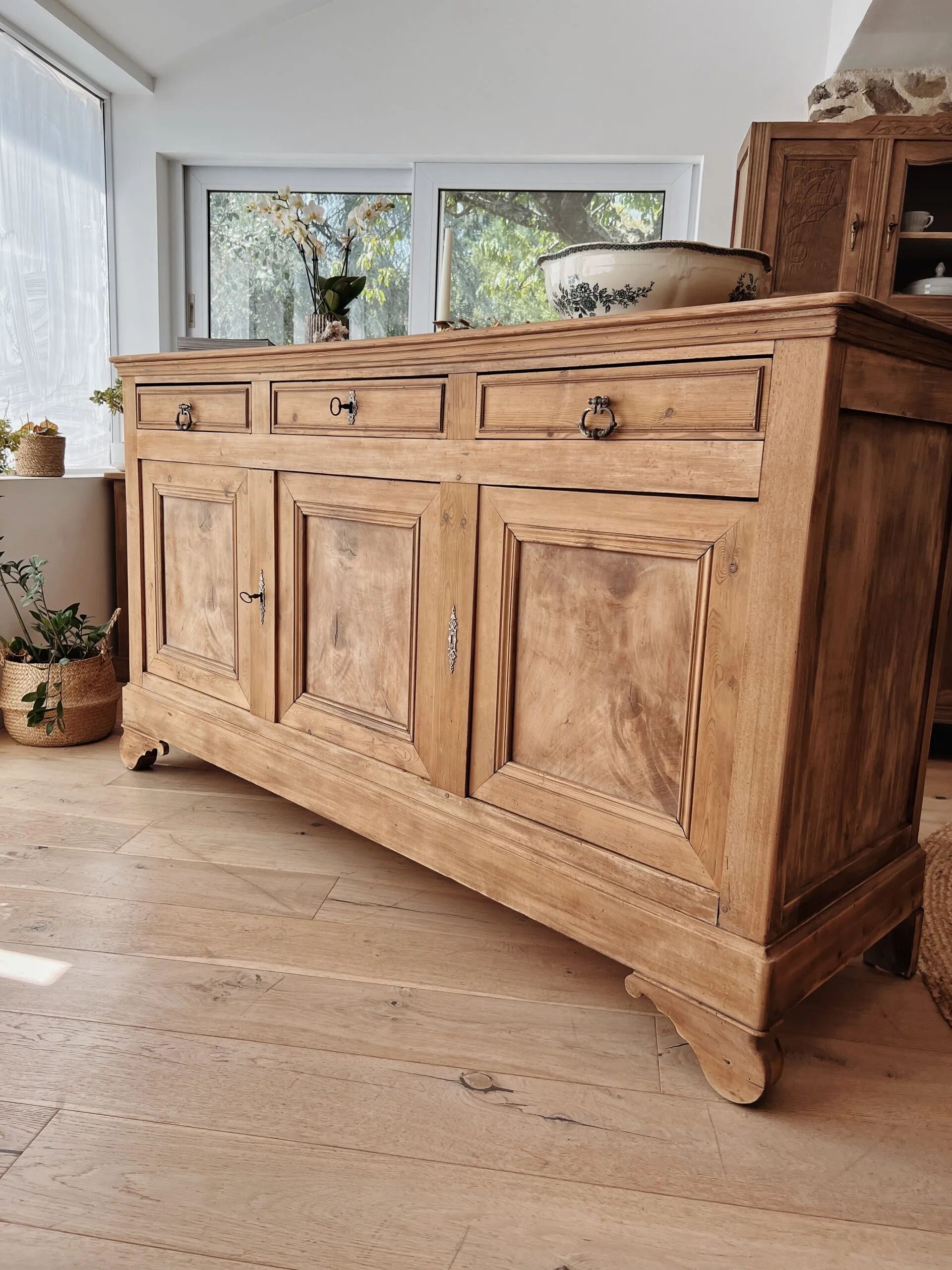 Buffet campagnard 3 portes, rénové