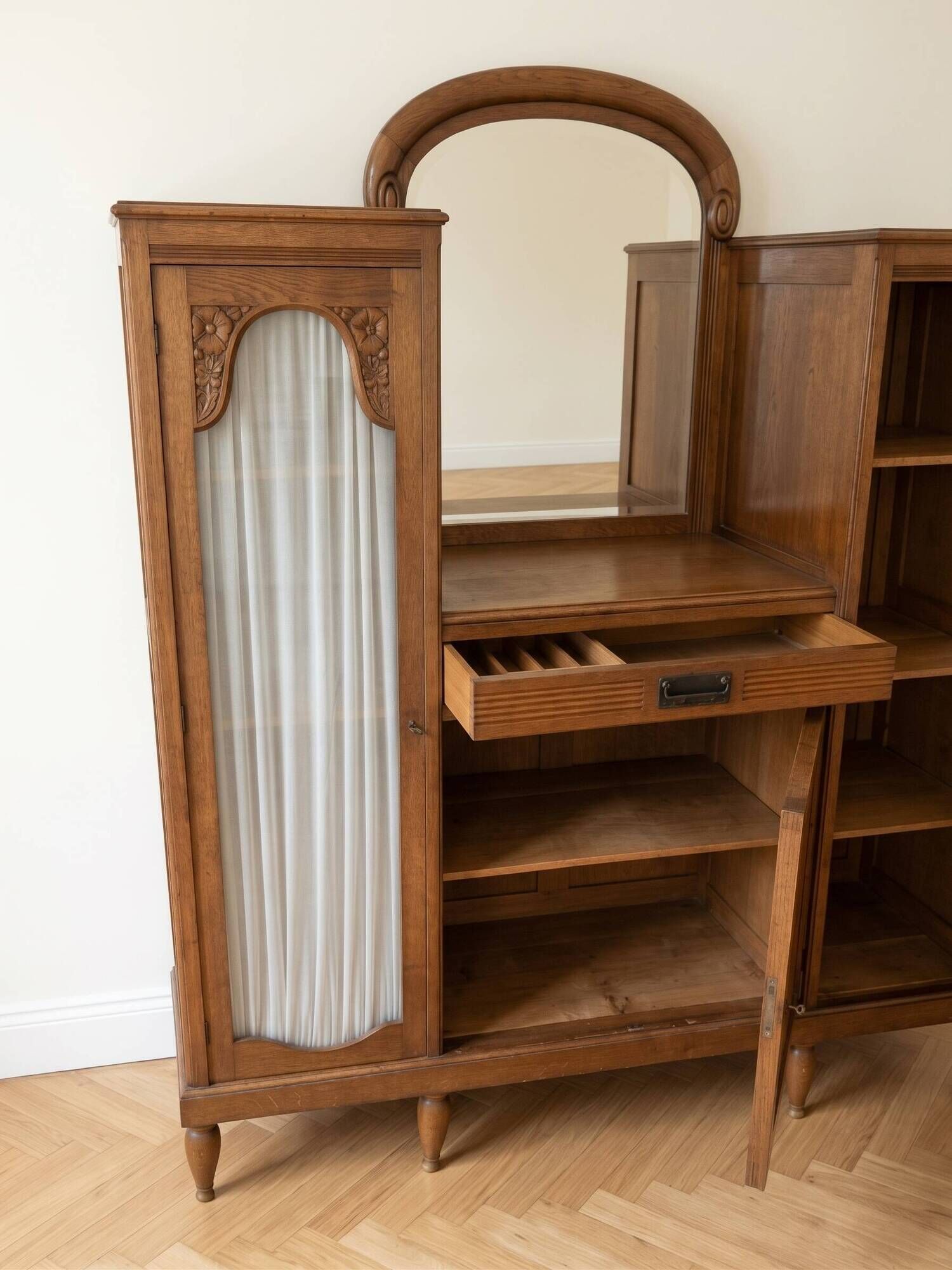 Art Deco sideboard in solid wood with central mirror.