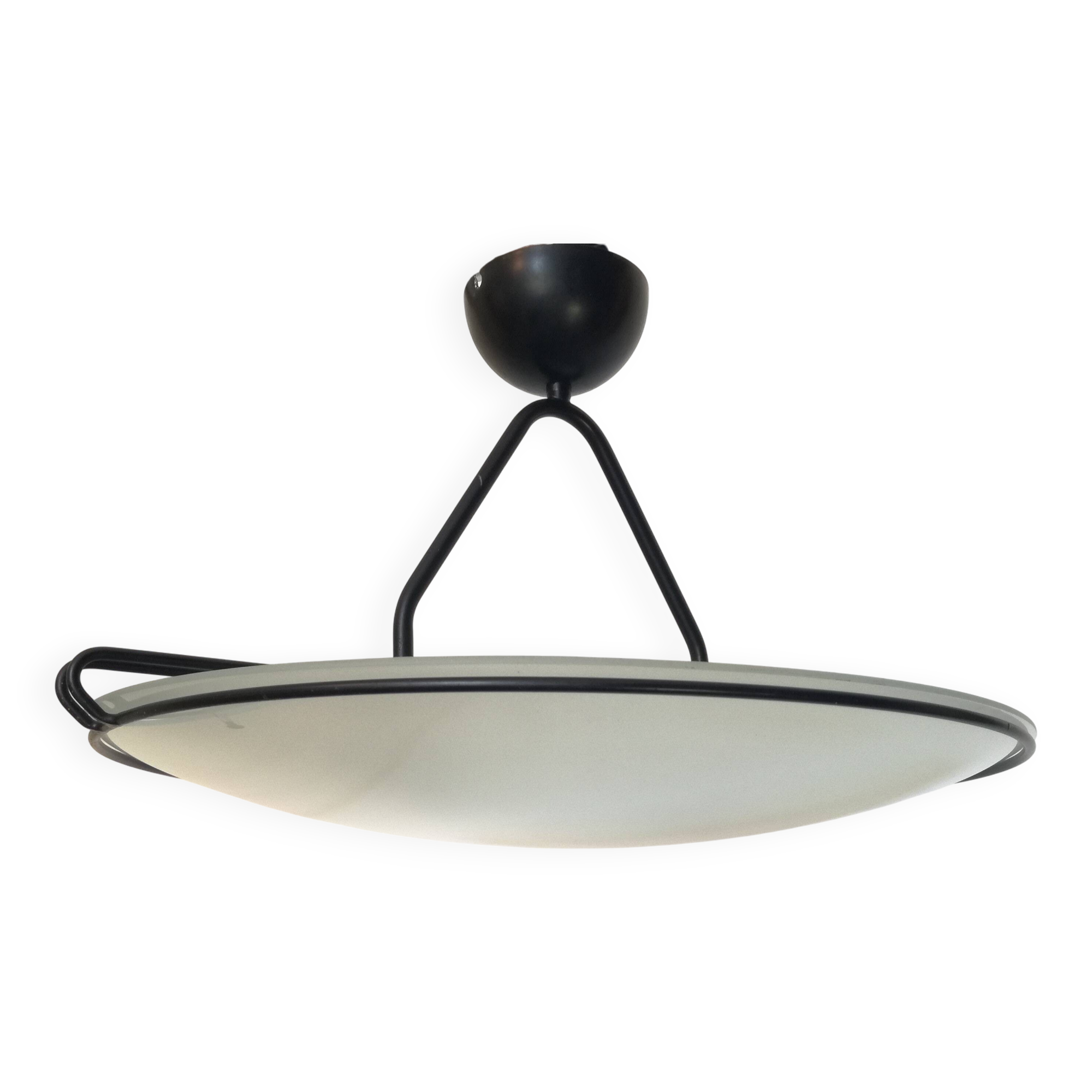 Glass saucer suspension on wire structure