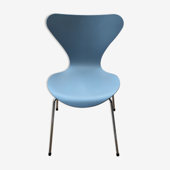 Butterfly serie 7 chair with primer grey colour by Arne Jacobsen