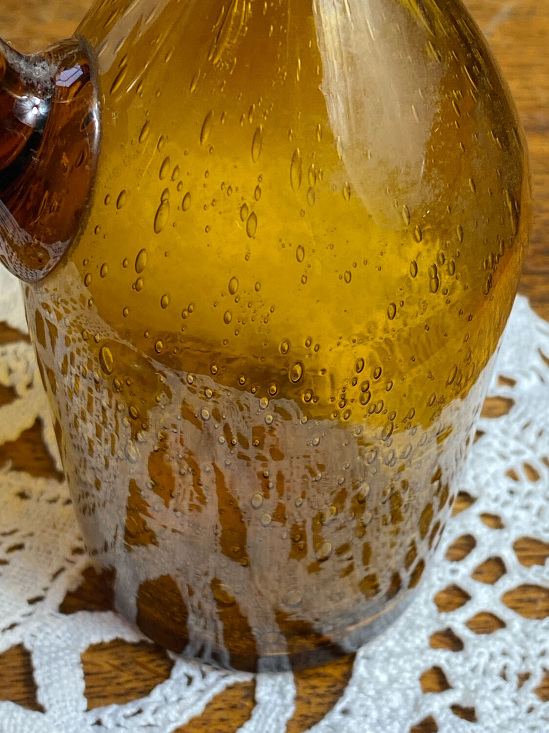 Blown glass oil dispenser with bubbles