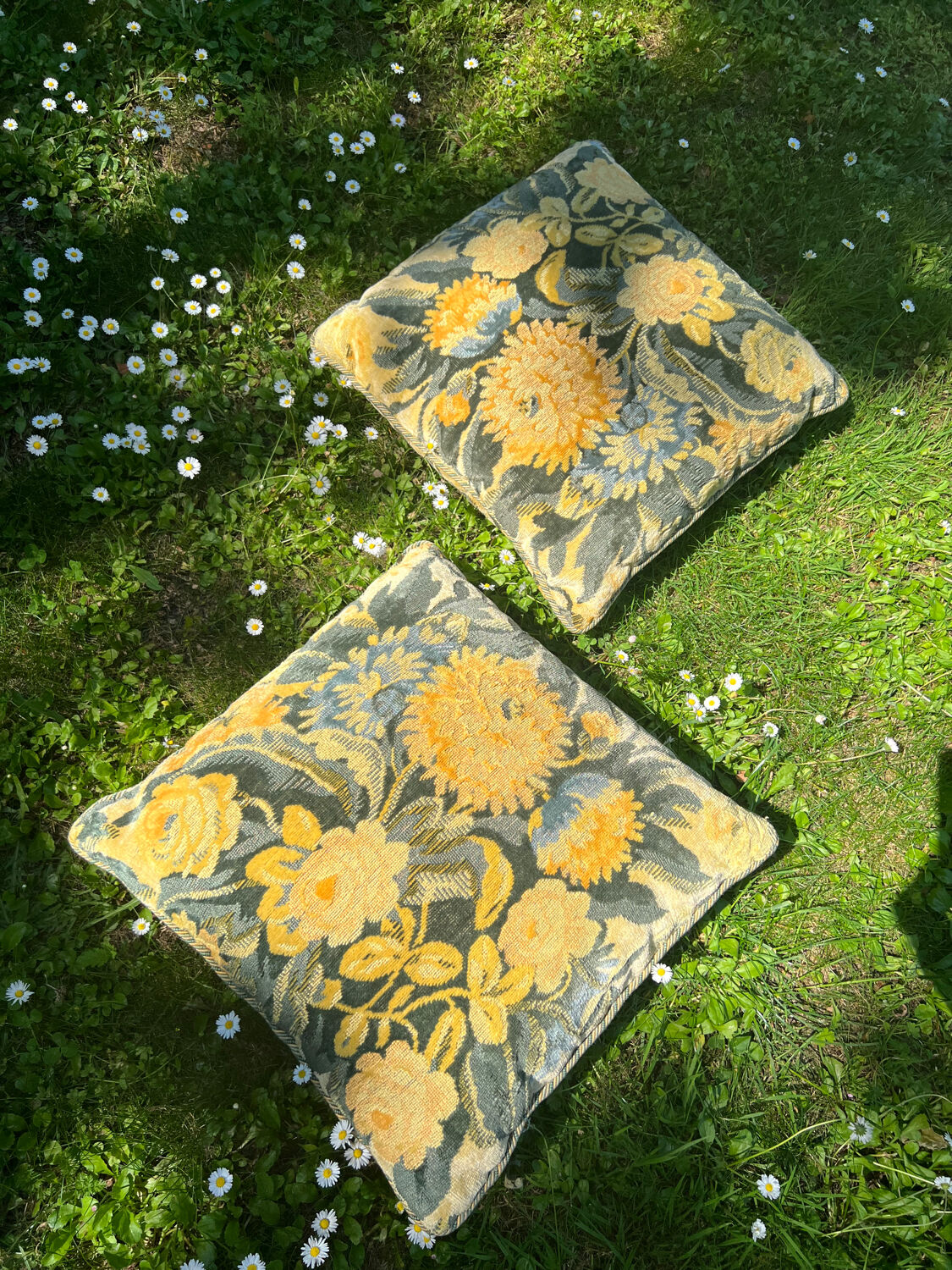 Set of vintage cushions