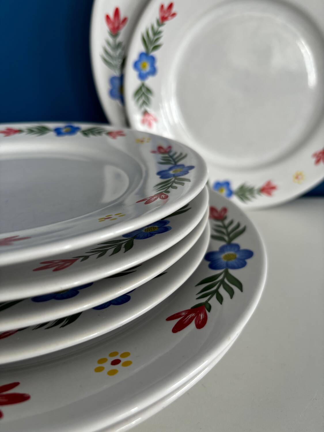 Set of 3 flat plates and 5 dessert plates with flower decoration, Tulowice Poland