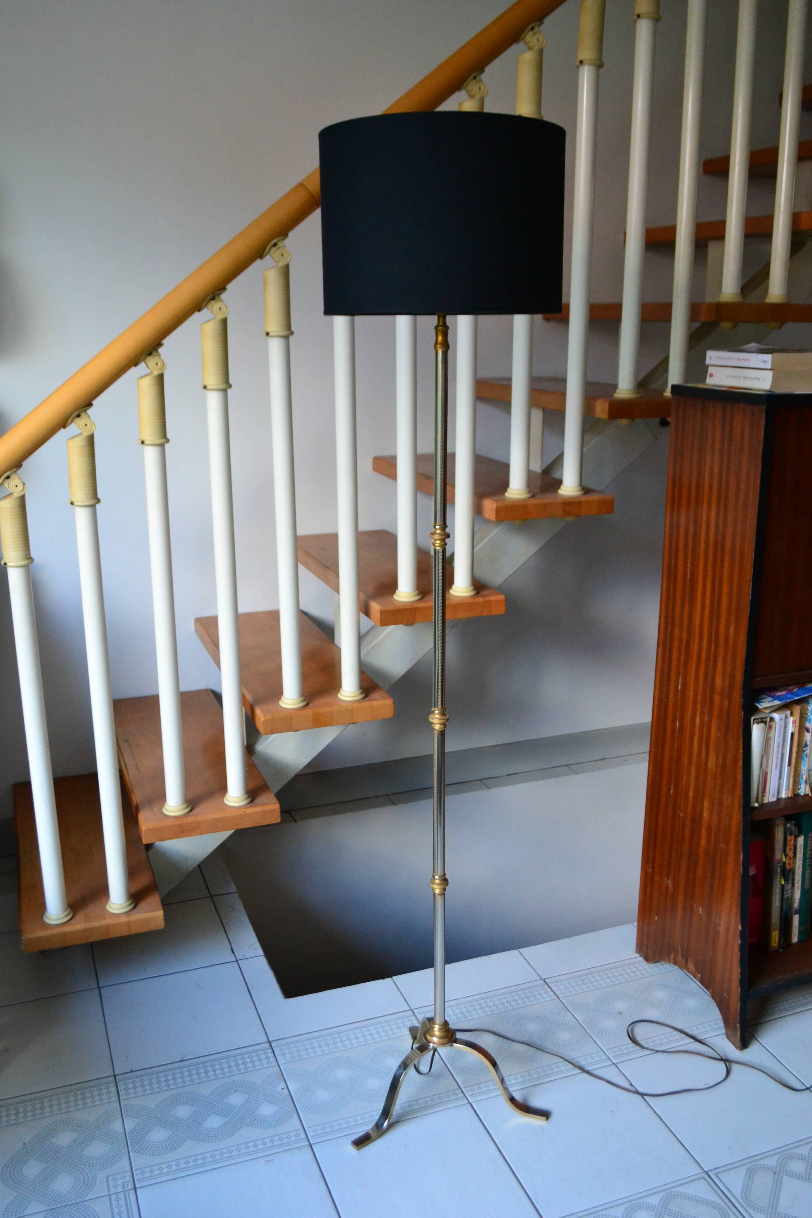 Lampadaire tripode vintage laiton doré