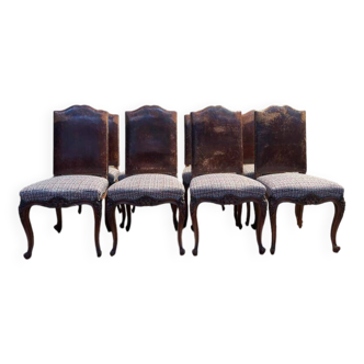 Suite de 8 chaises de style Louis XV en  noyer