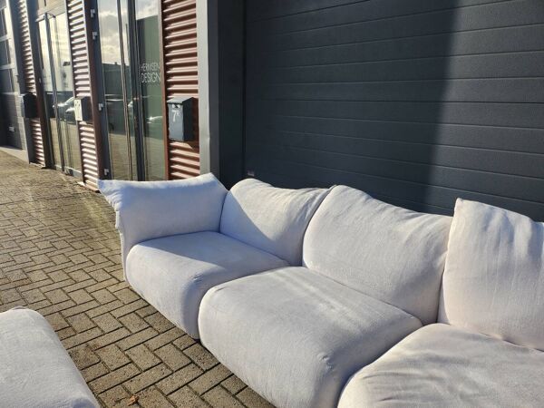 Edra - Canapé standard + pouf par Francesco Binfaré