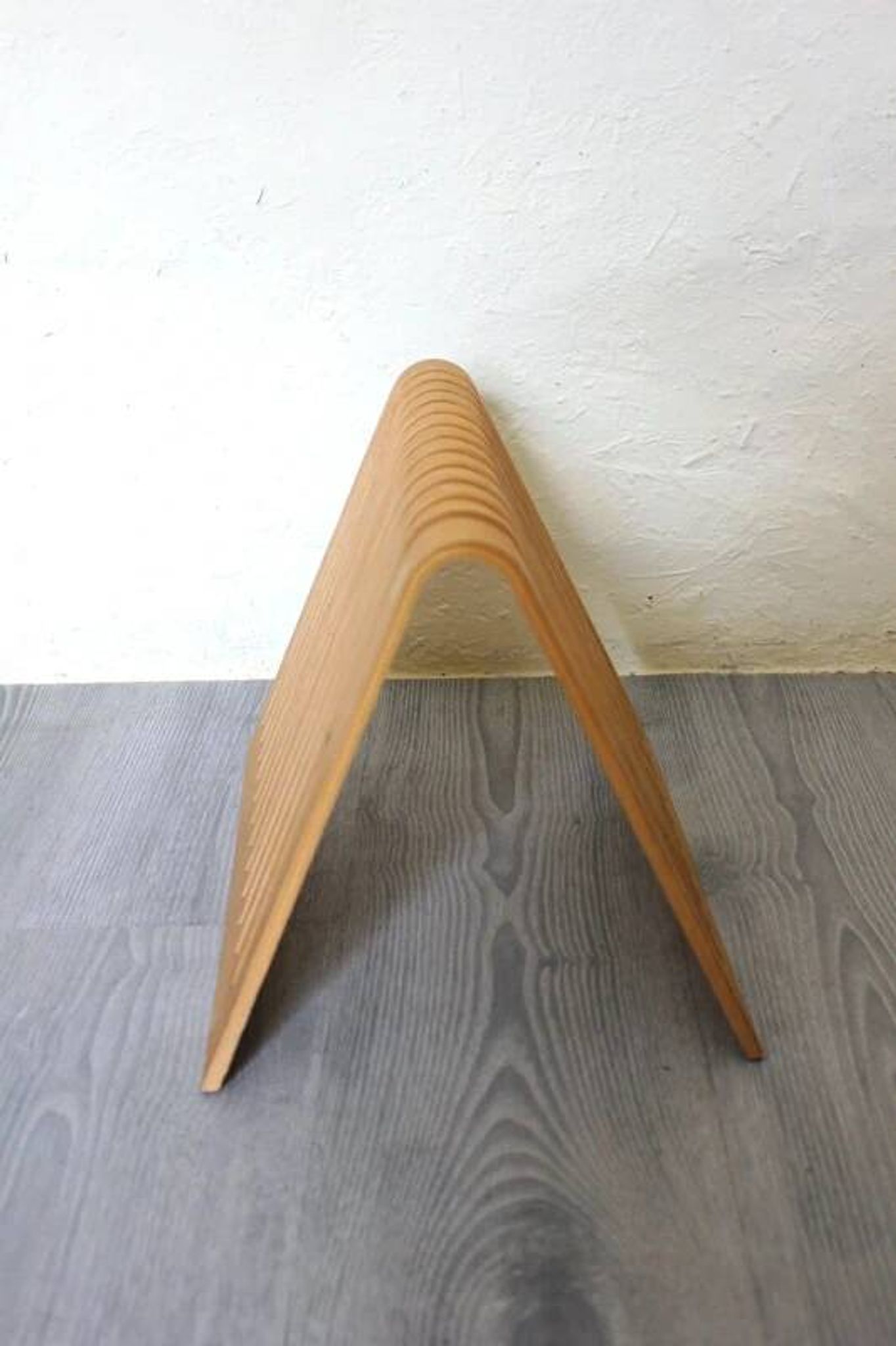 Vintage Habitat magazine rack from the 80s, Scandinavian design.