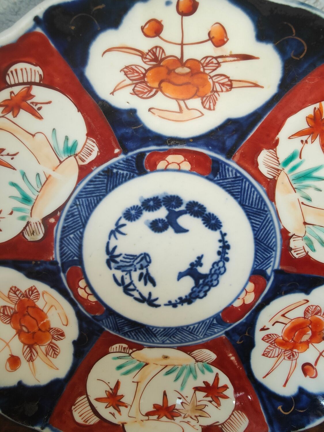 Pretty earthenware plate Imari Japanese old