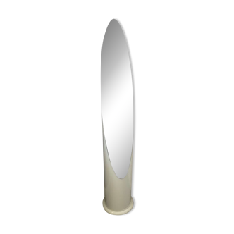Mirror on foot lipstick psyche