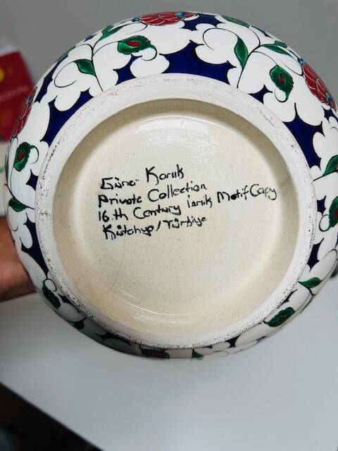 Hand painted ceramic vase from Iznik Türkiye