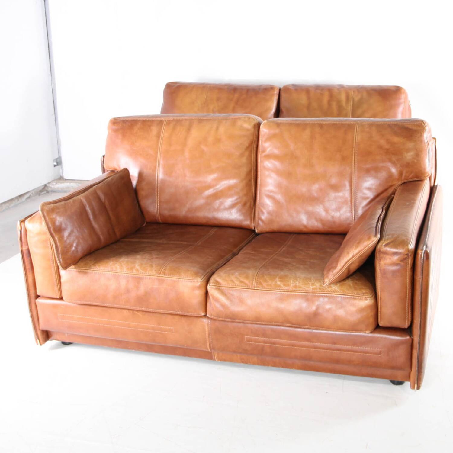 Paire de canapés cuir Roche Bobois