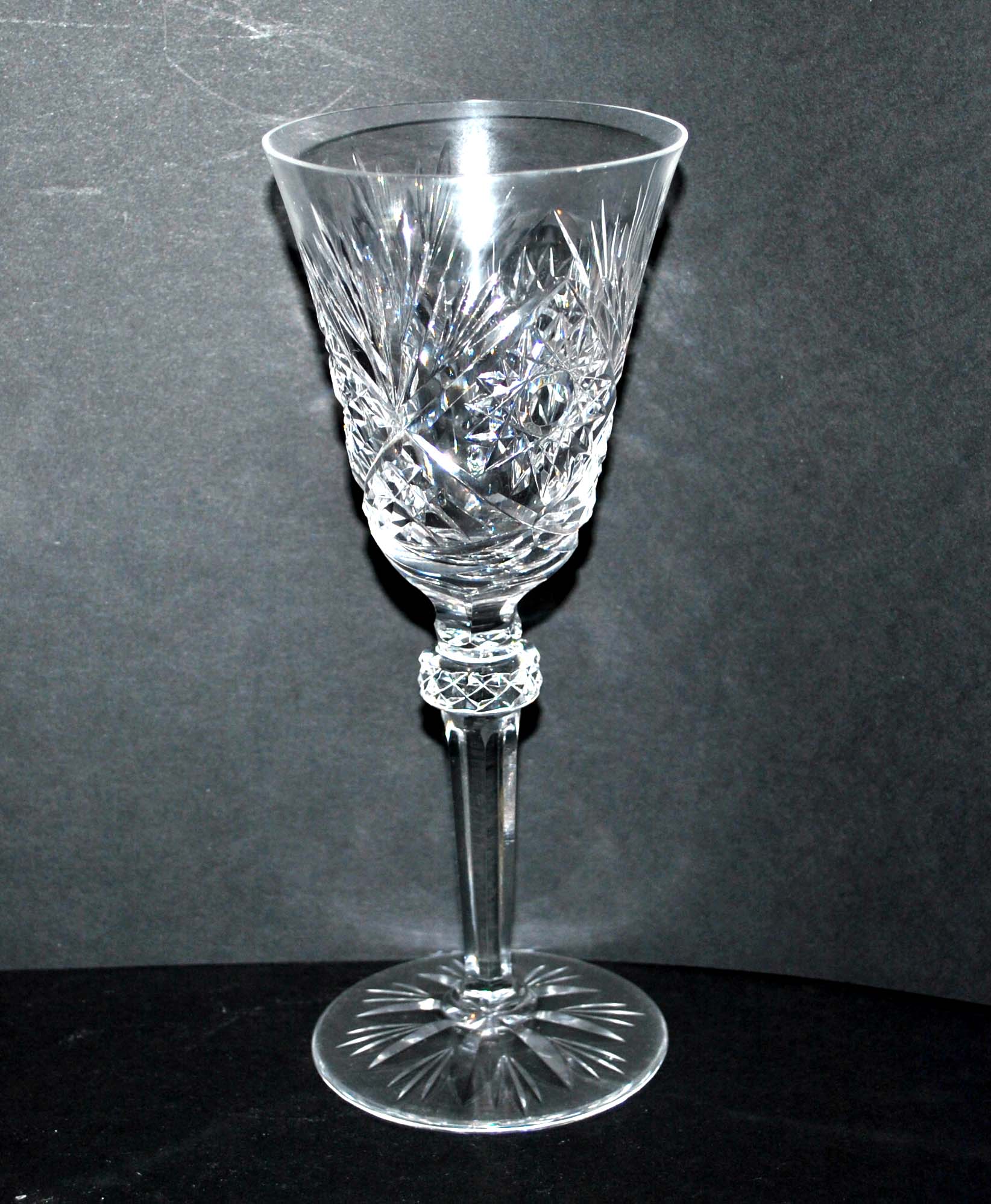 Series of 6 Lemberg / Saint-Louis diamond-cut crystal water glasses? 19cm