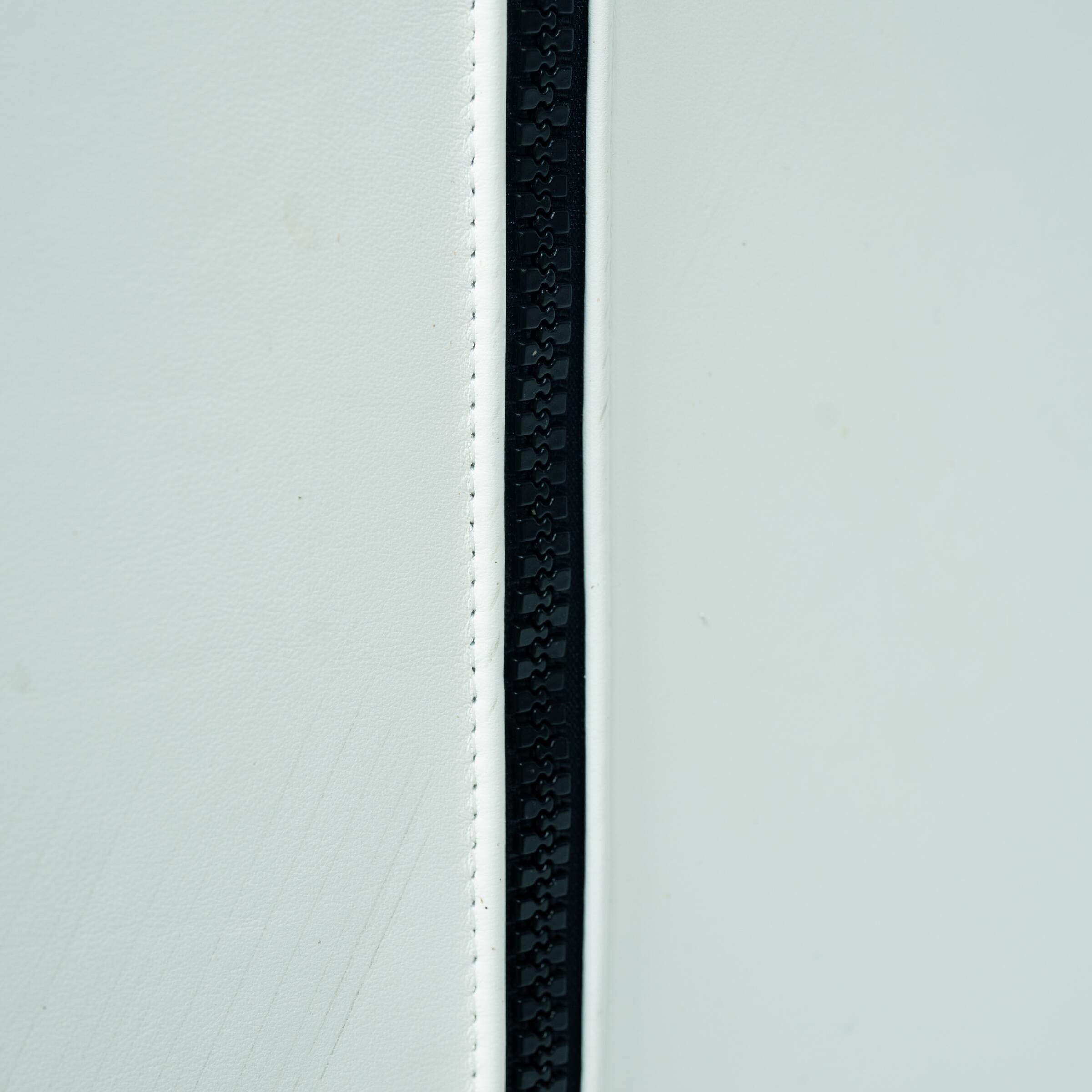 Dutch design Rob Eckhardt chaise longue white leather tubular steel, 1980s