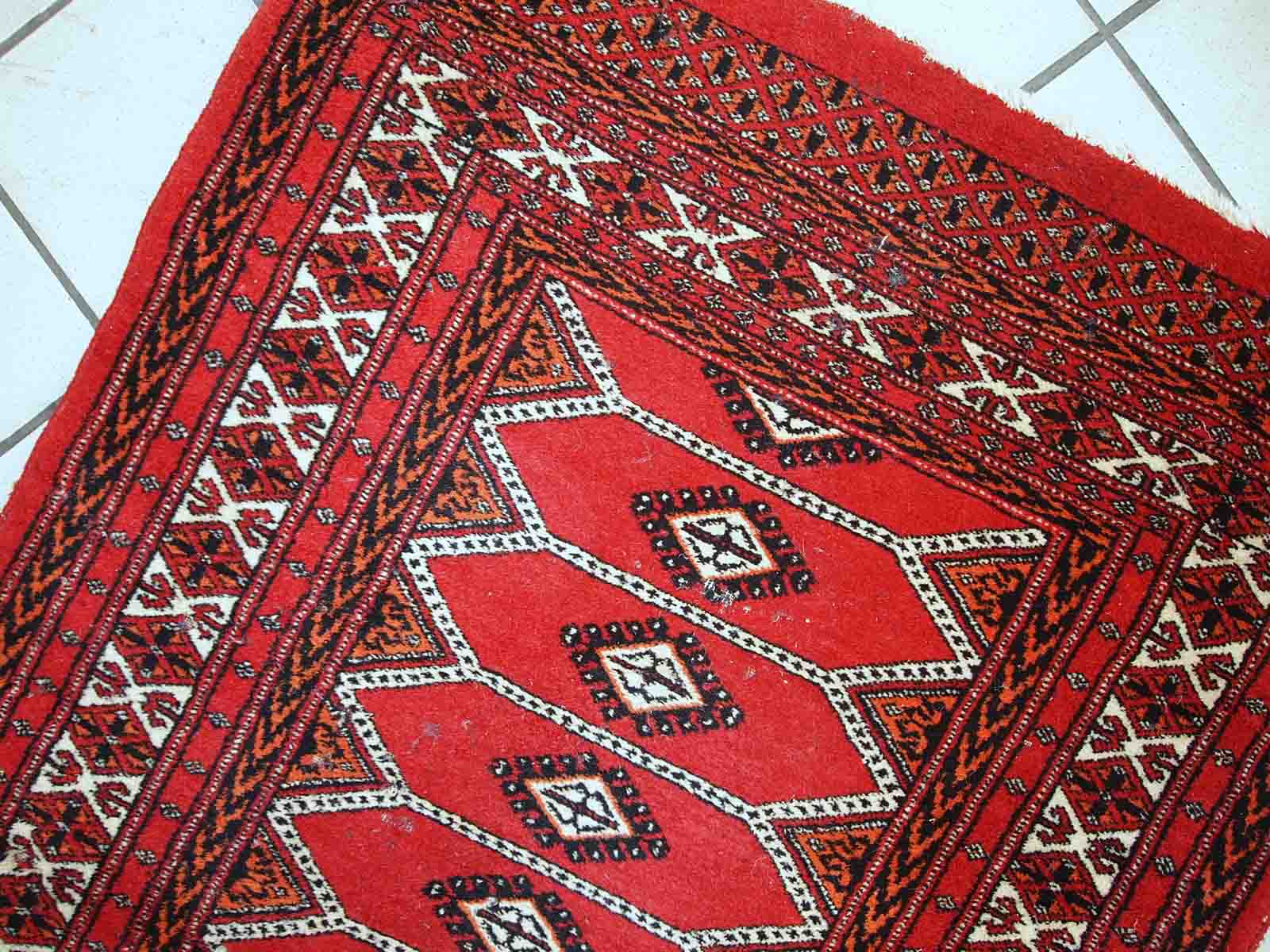 Vintage Pakistani carpet Lahore handmade 81cm x 145cm 1960s, 1C733