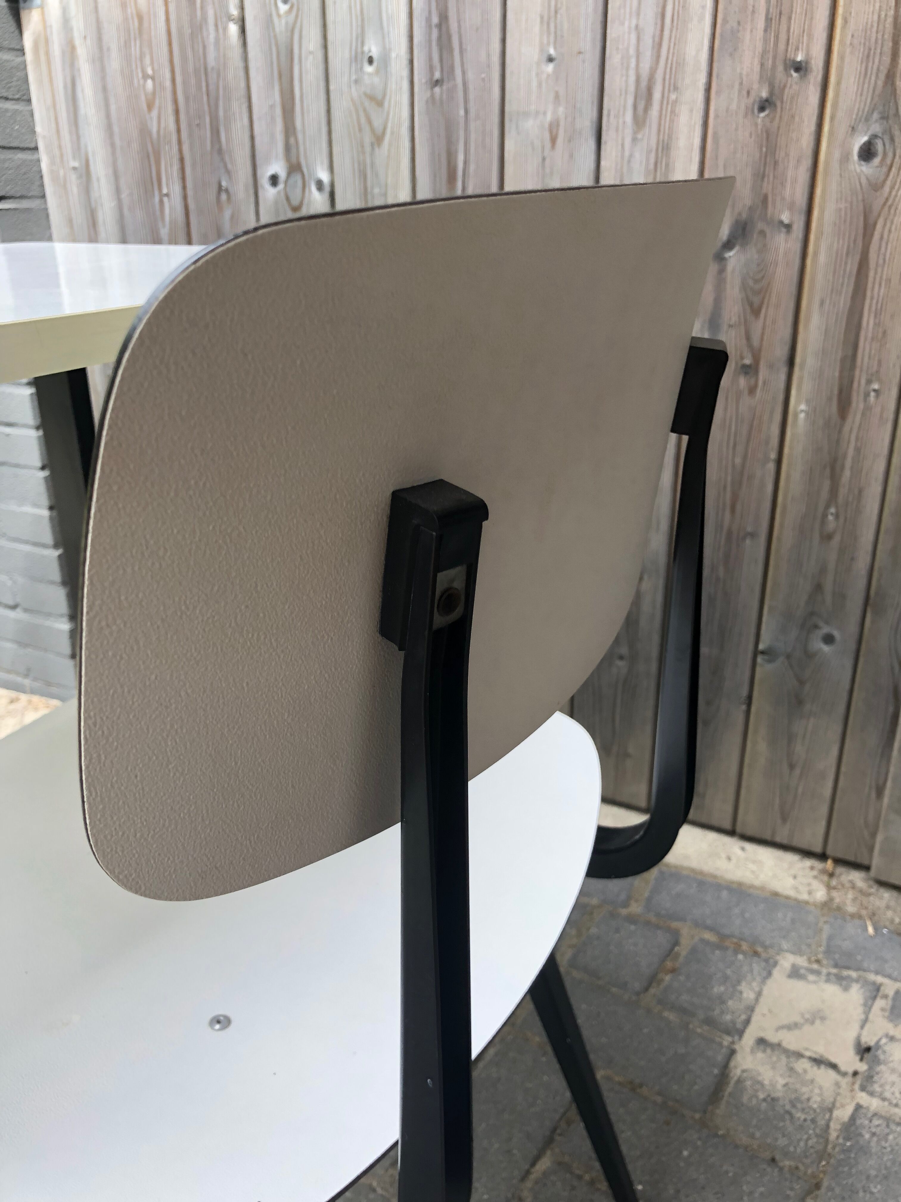 Desk and chair by Friso Kramer Ahrend de Cirkel Result