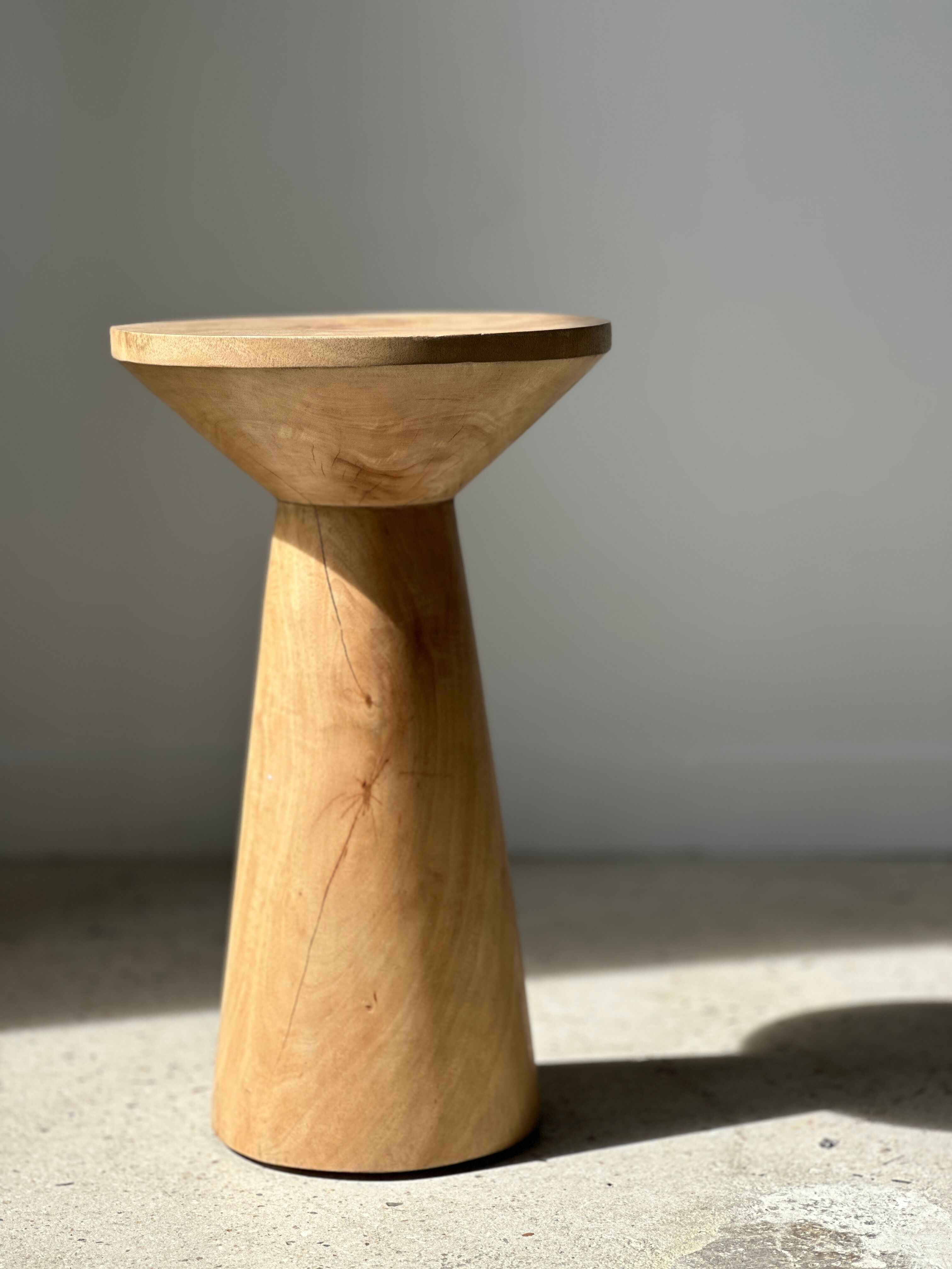 Side table, end of sofa in natural mango monoxyl conical tray H:50cm