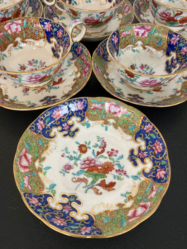 Ensemble 6 tasses et ss tasses porcelaine anglaise milieu XIXeme