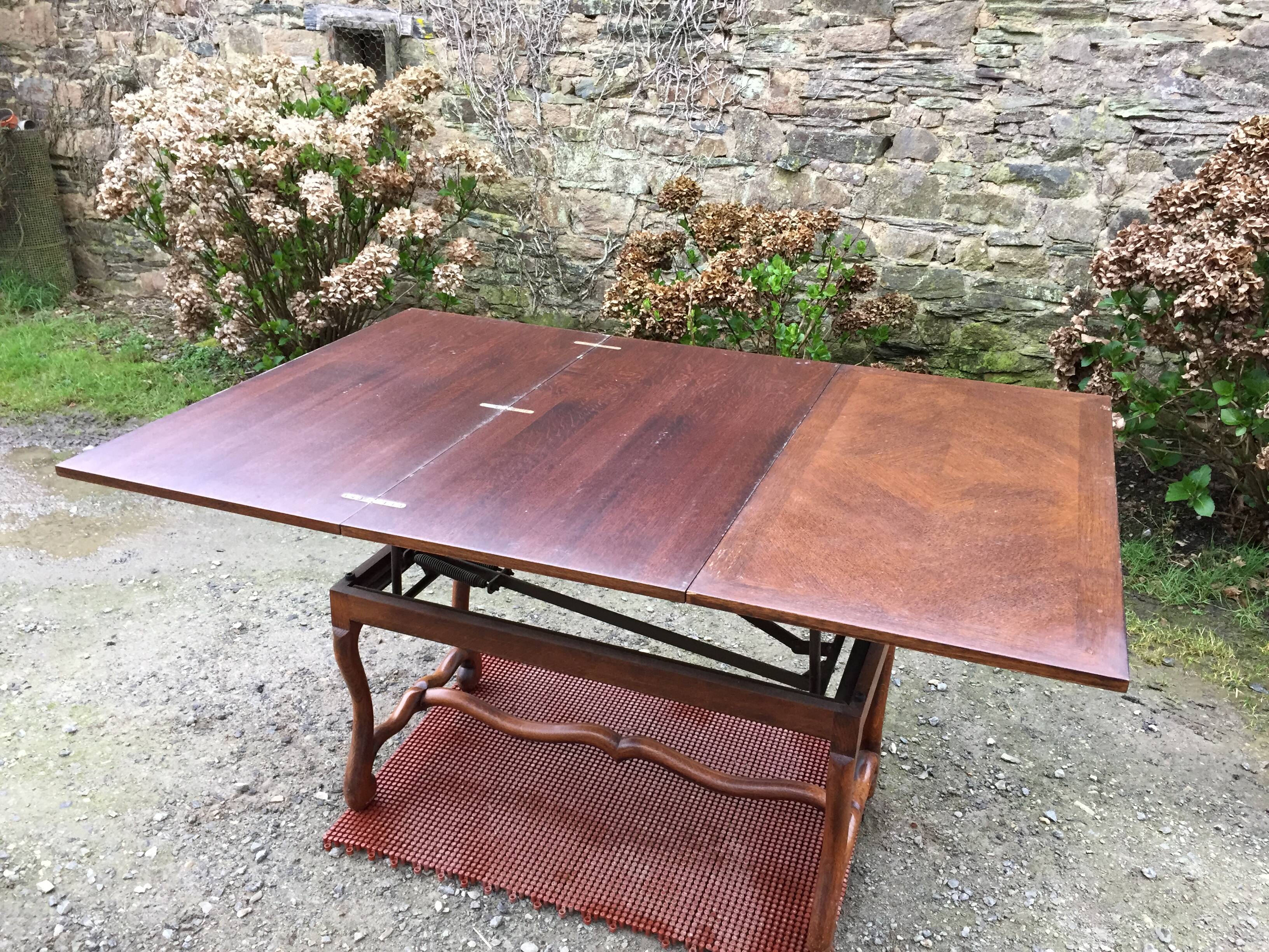 Modular vintage oak coffee table with Albert Ducrot's magical system