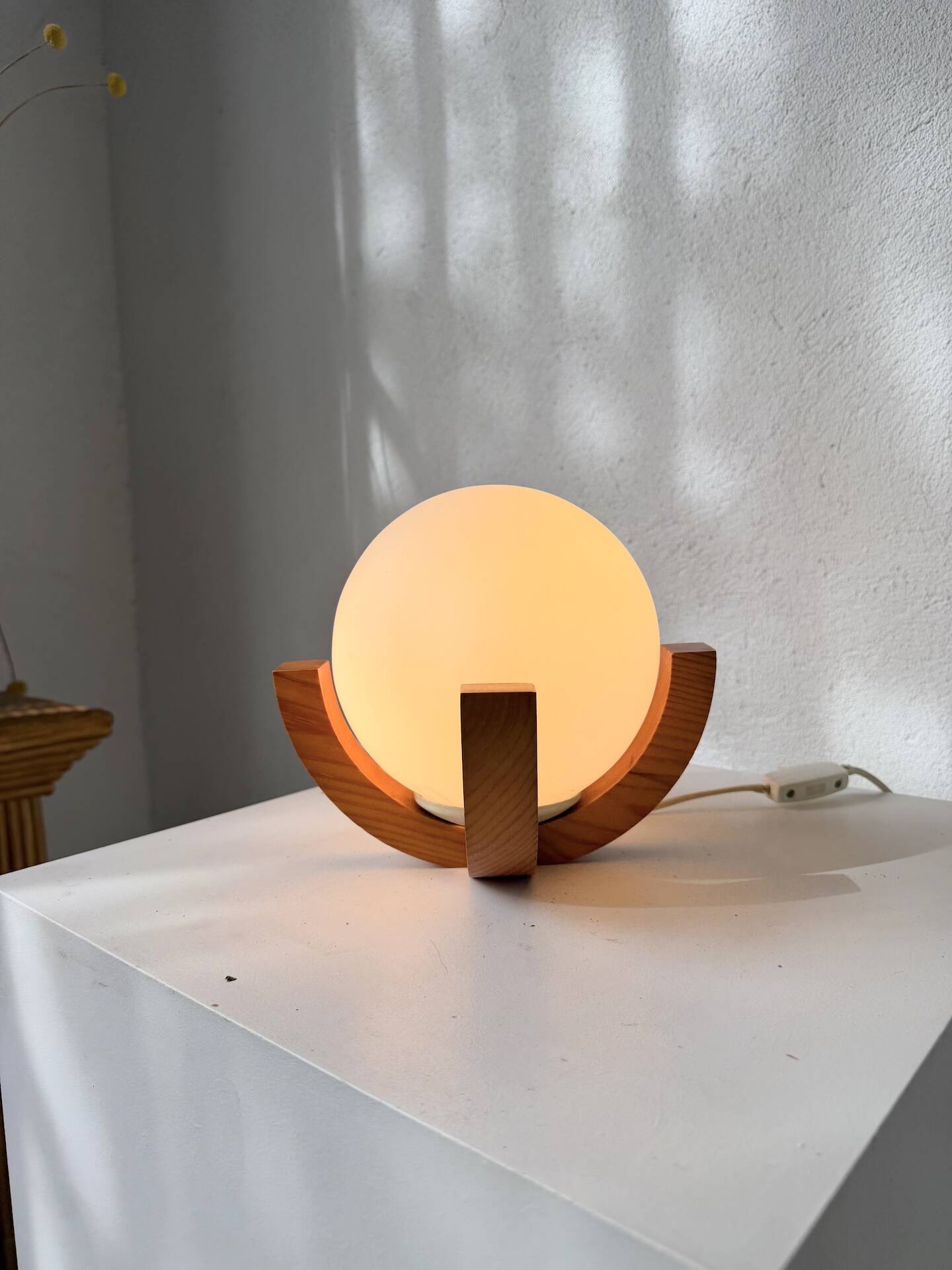 1980s pin support ball desk lamp