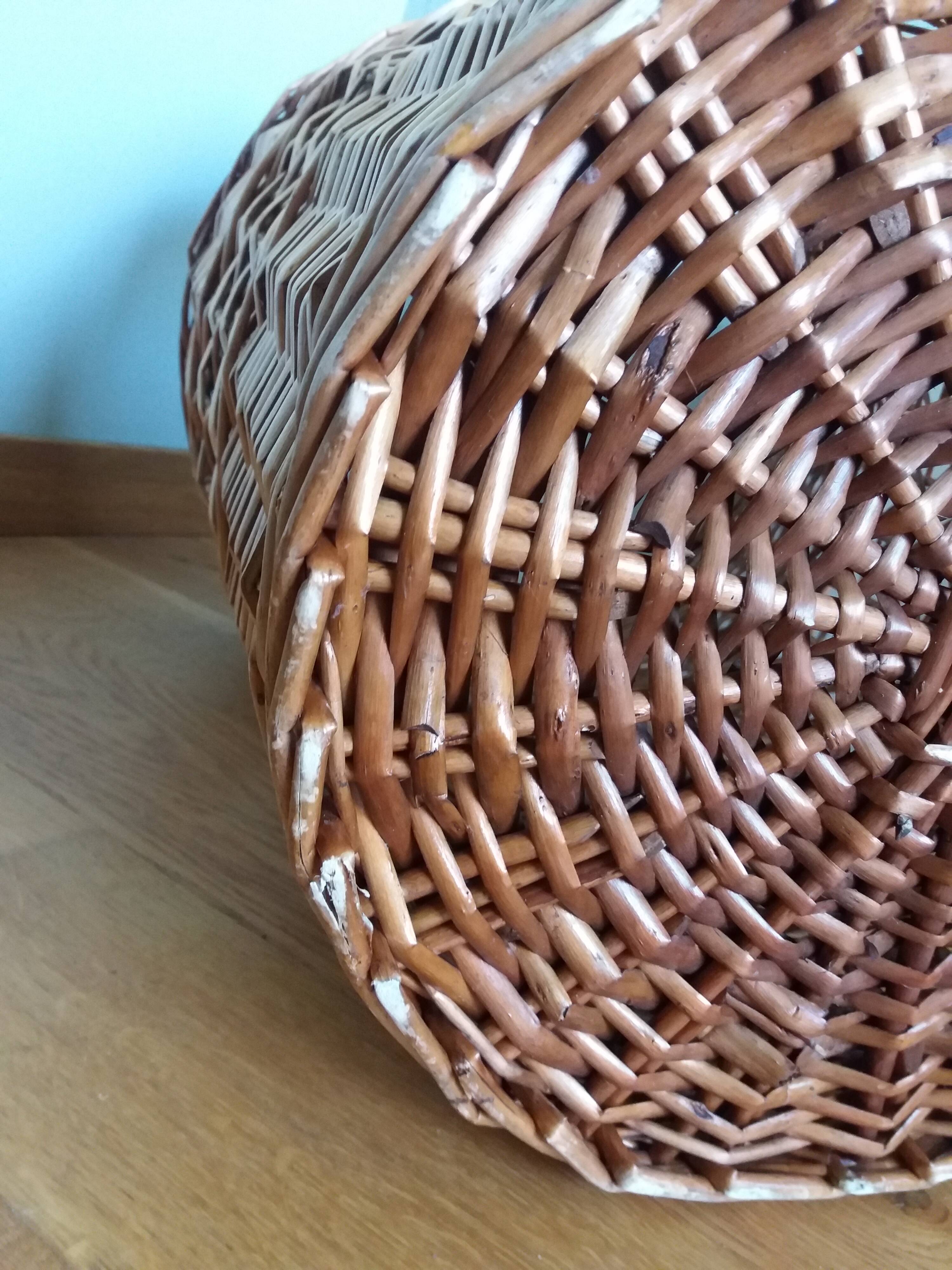 Wicker laundry basket