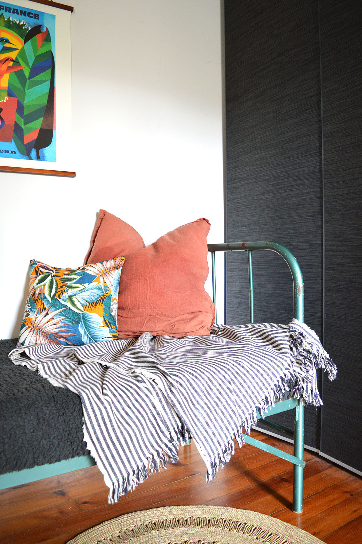 Foldable metal extra bed