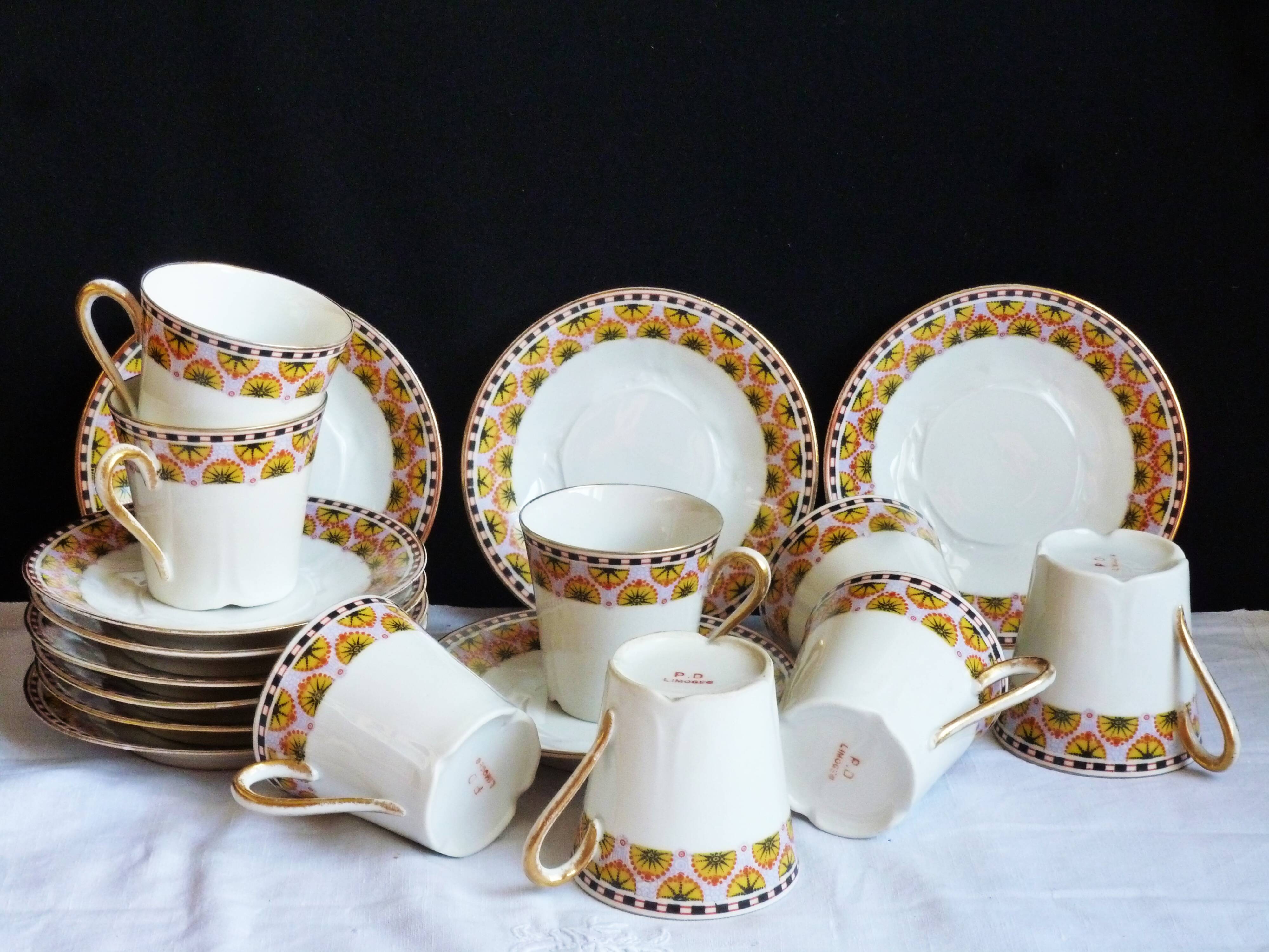 Art Deco coffee service in Limoges porcelain, 23 pieces.