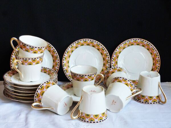 Service à café art déco en porcelaine de Limoges art déco 23 pièces.