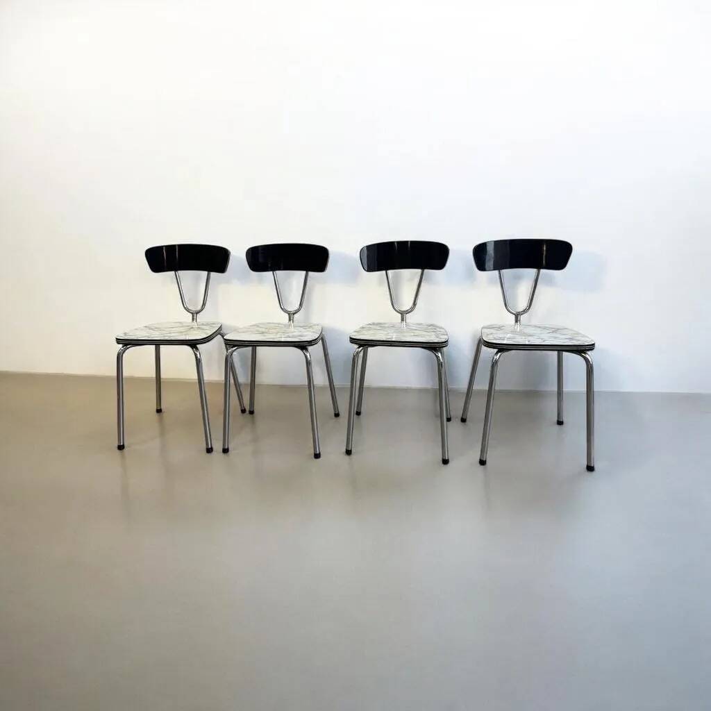 Suite de 4 chaises vintage en formica avec structure chromée
