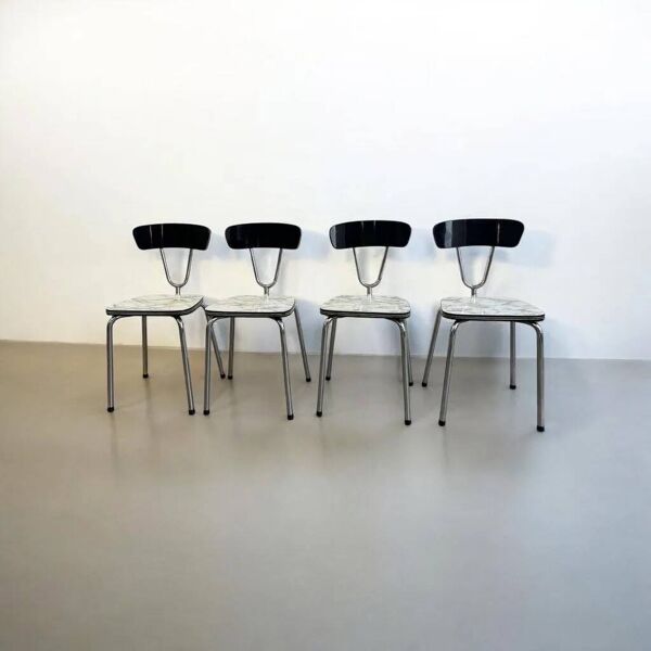 Suite de 4 chaises vintage en formica avec structure chromée
