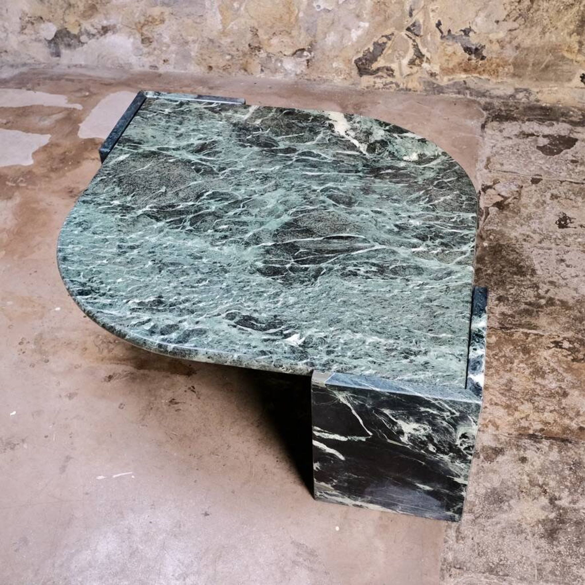 Emerald green marble "eye" coffee table, Roche Bobois, France, 1970s