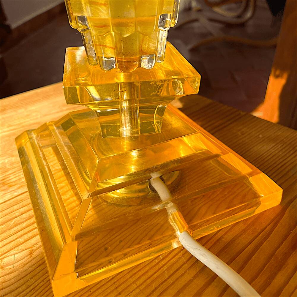 Lampe de table Hollywood Regency avec base en lucite
