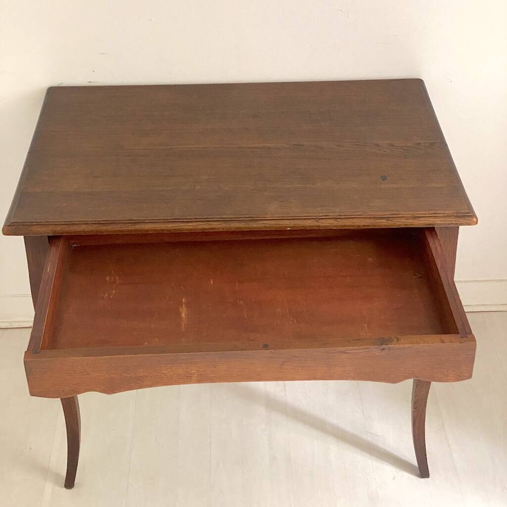 Side table or desk in Louis XV style made of walnut.