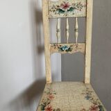 Chaise en bois enfant blanche et fleurie peinte à la main
