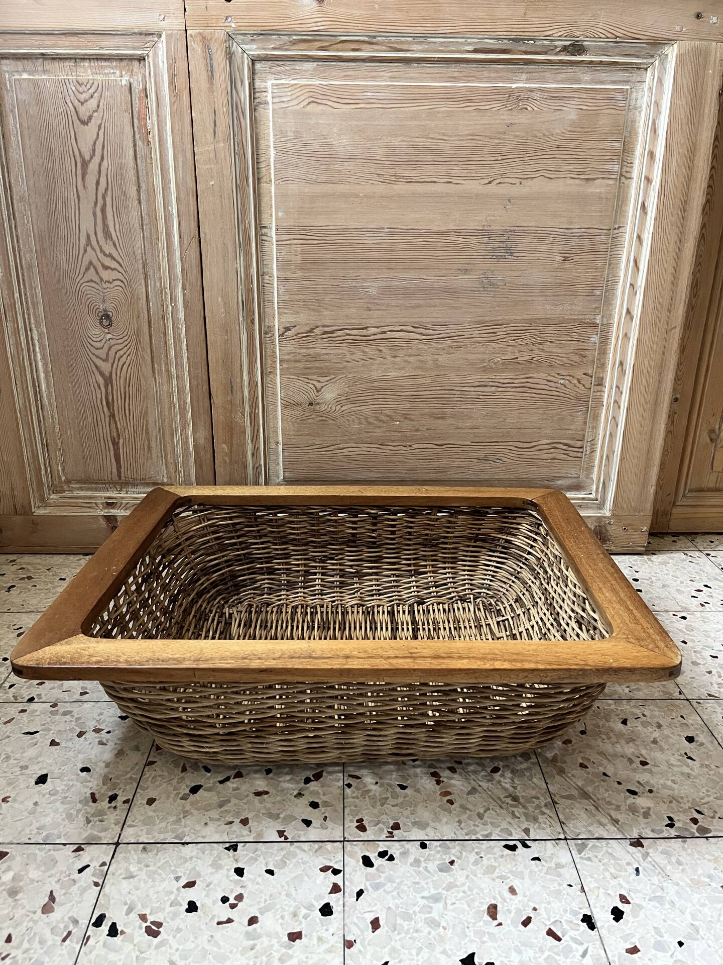 Panier en osier et bois 