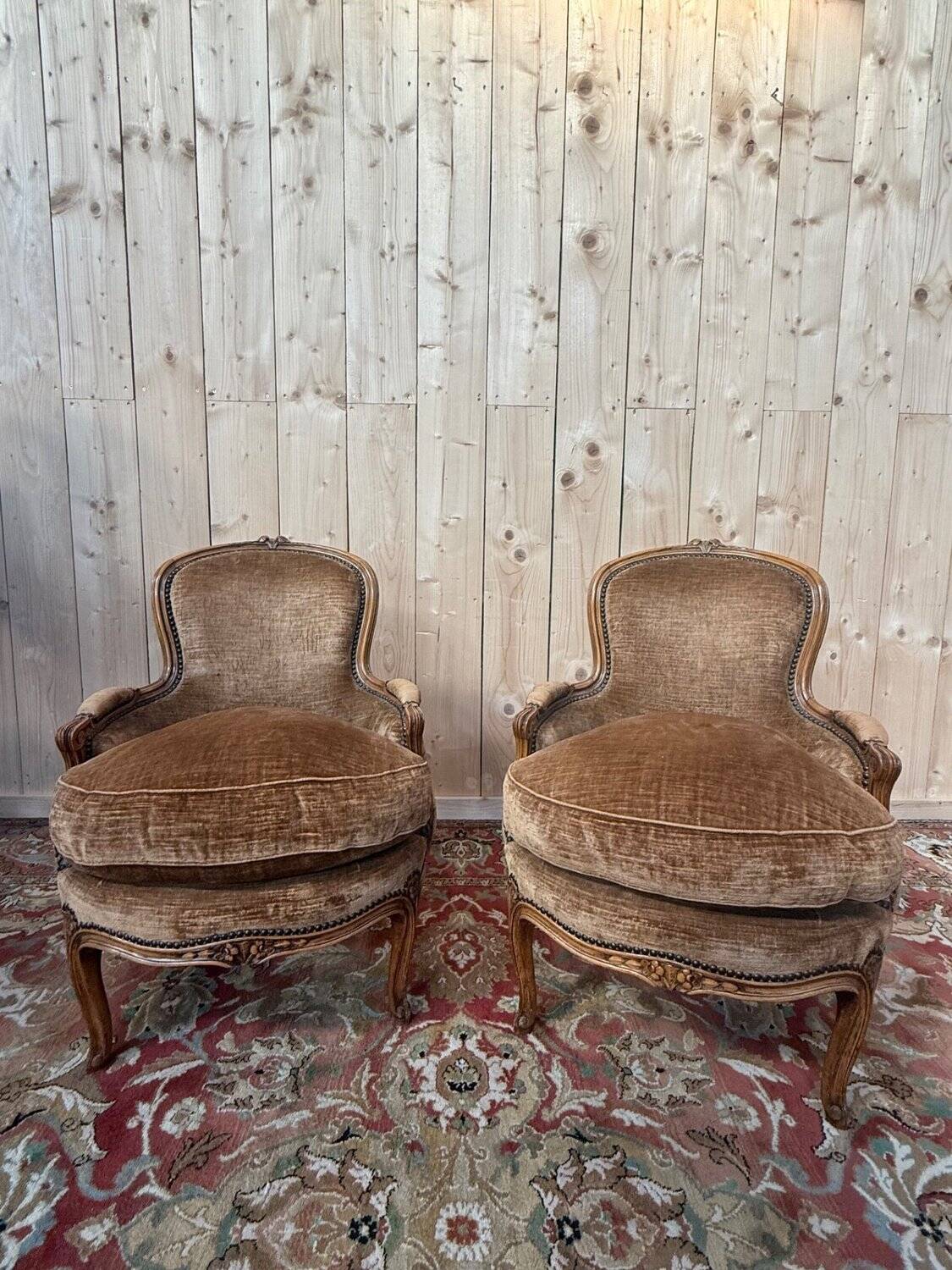 Paire de bergères style Louis XV en velours marron